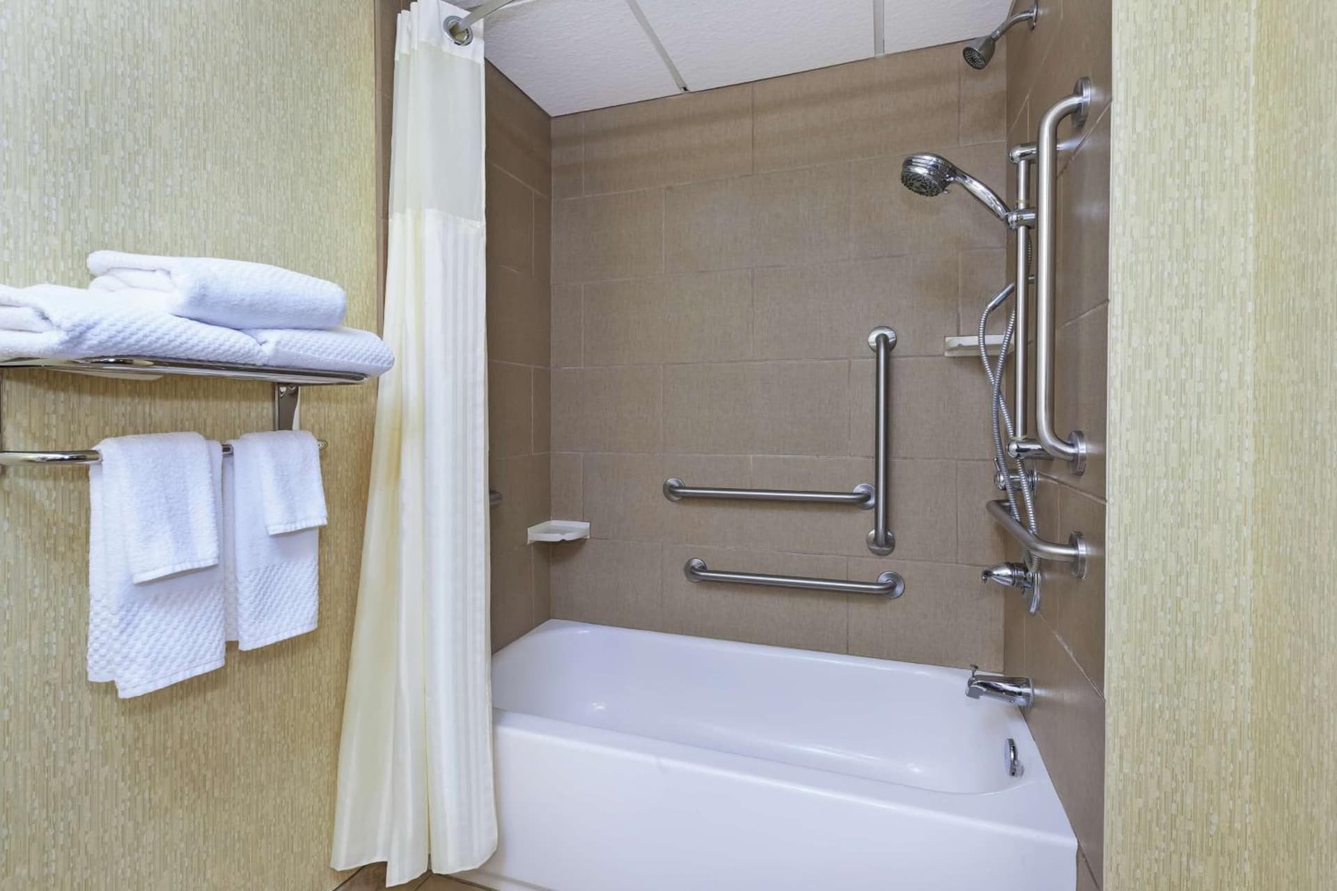 DoubleTree by Hilton Holland gallery photo in Holland, MI — image 60