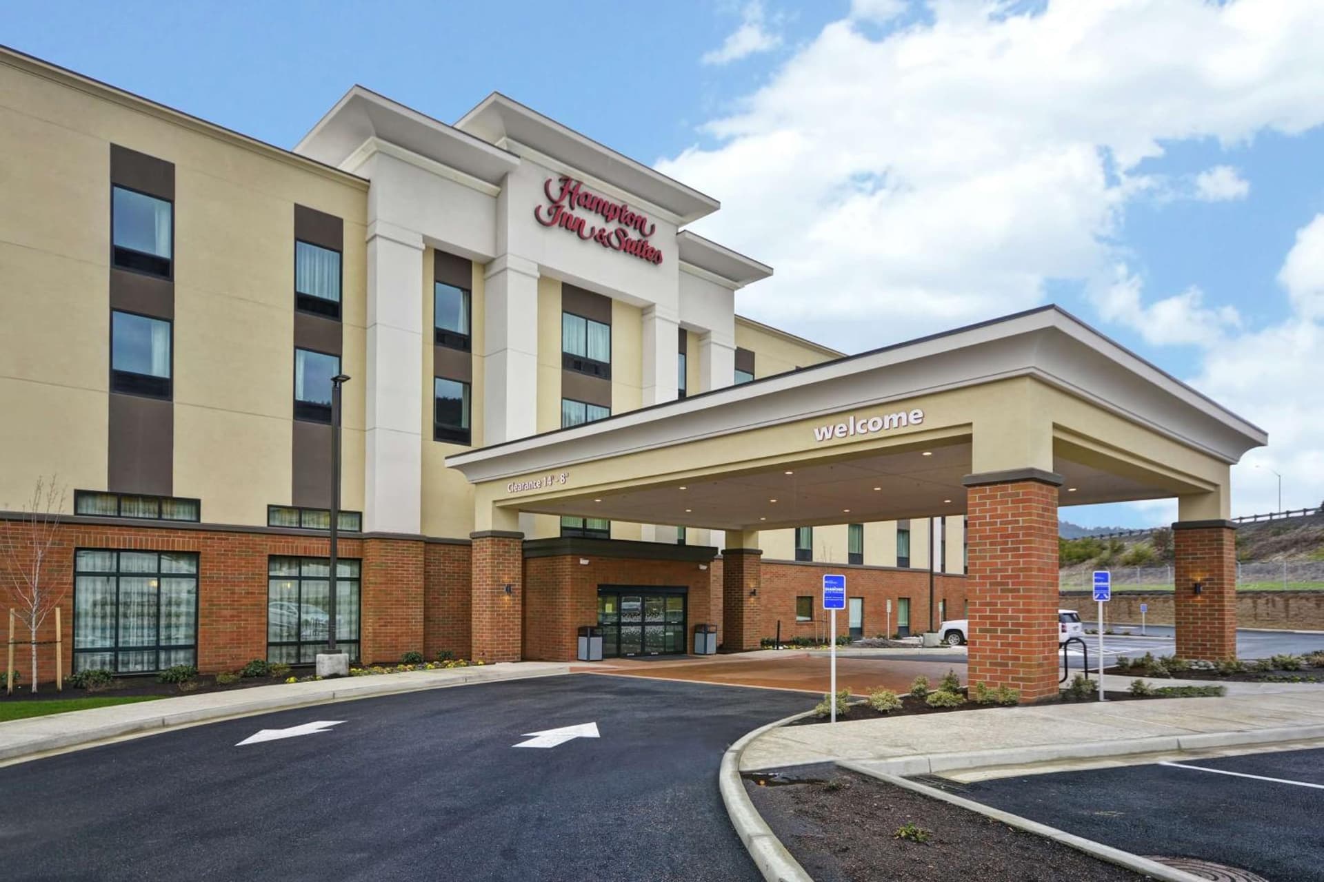 Hampton Inn & Suites Grants Pass featured exterior or lobby in Grants Pass, OR — similar hotel