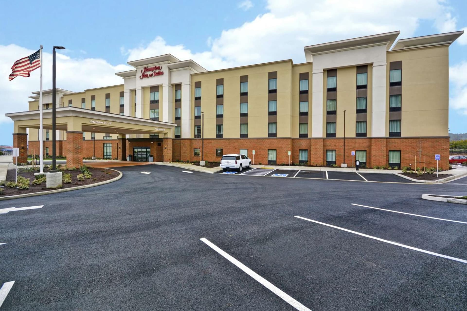 Hampton Inn & Suites Grants Pass interior in Grants Pass, OR — gallery photo 2