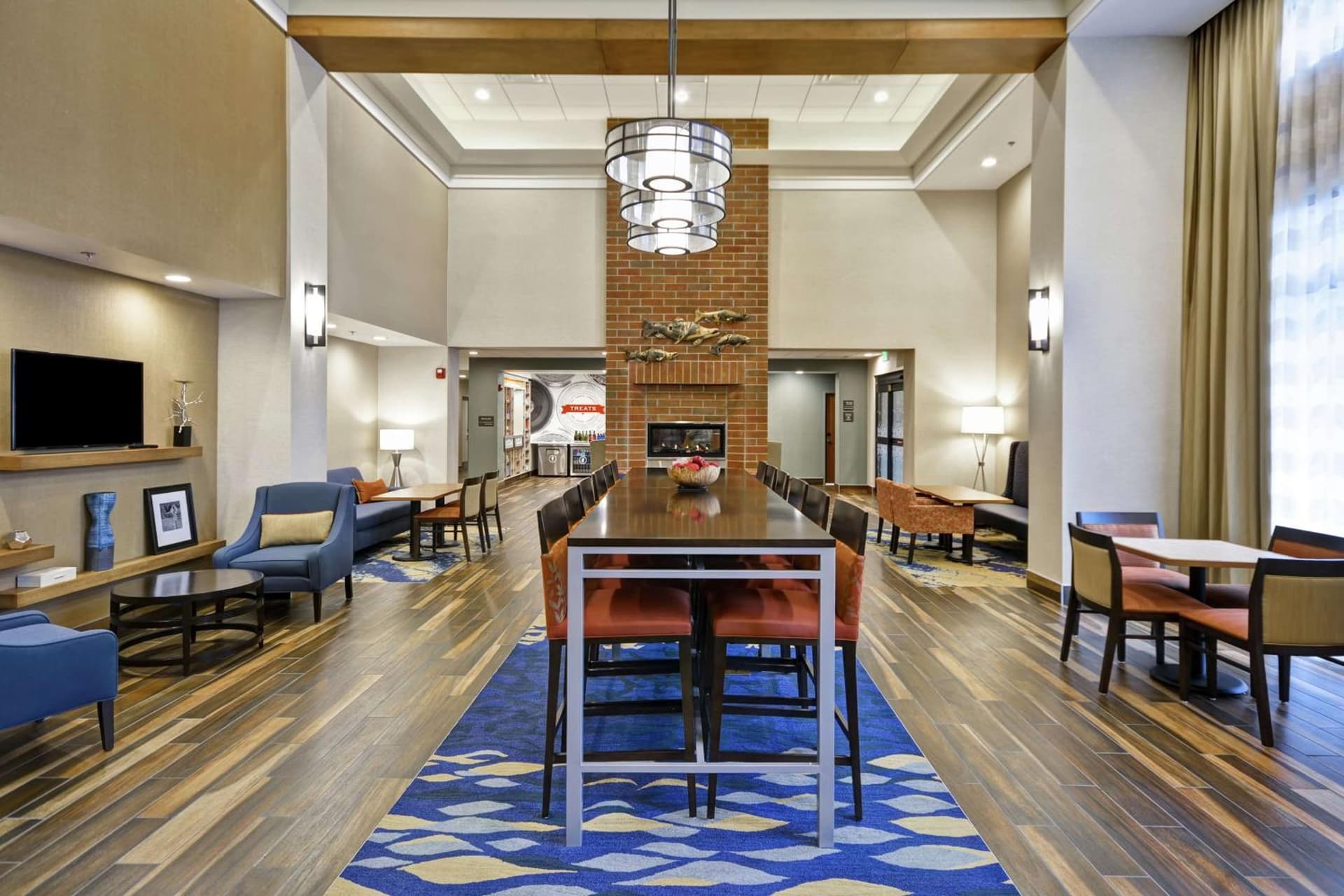 Hampton Inn & Suites Grants Pass interior in Grants Pass, OR — gallery photo 2