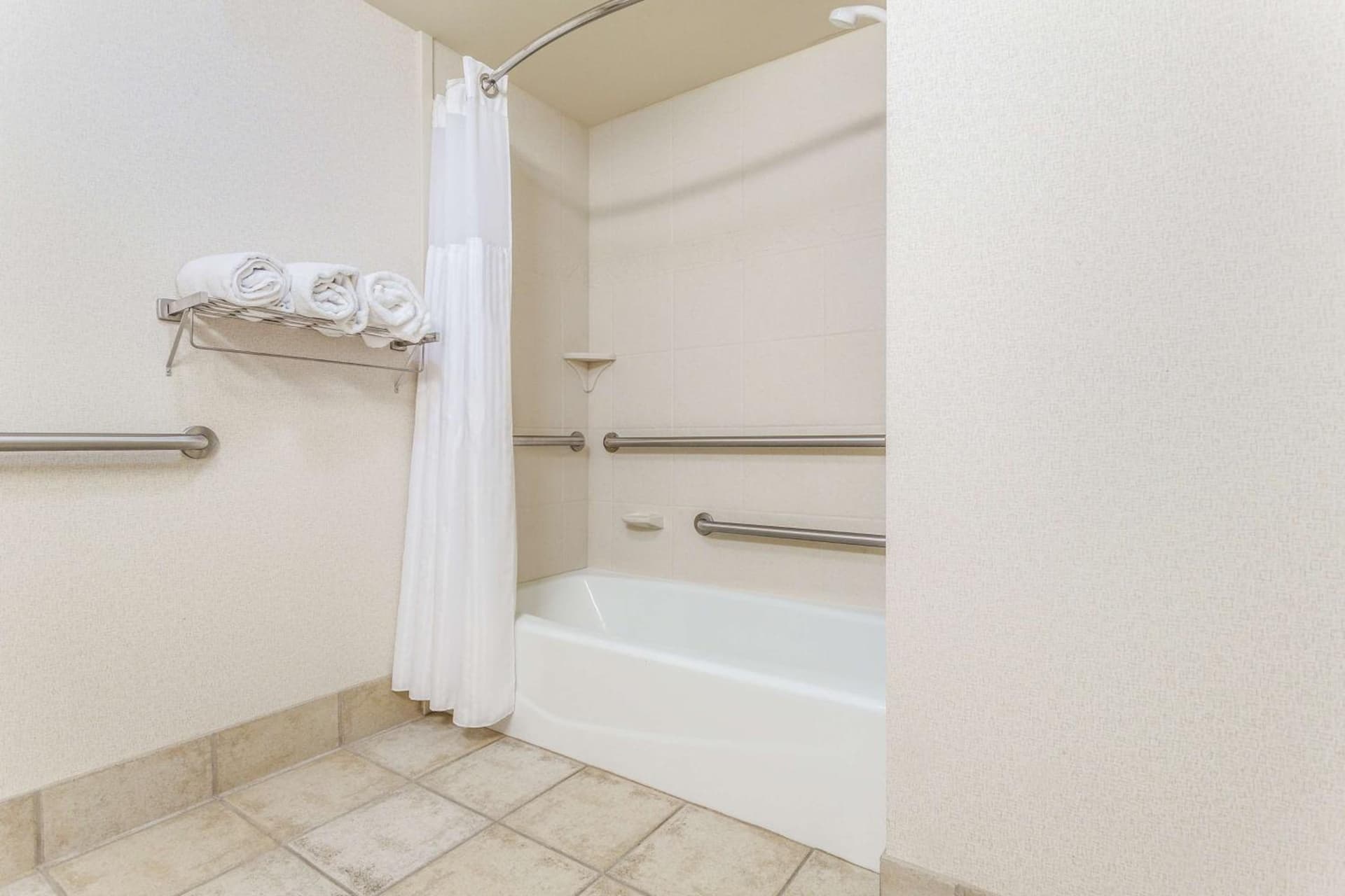 Hilton Garden Inn Gainesville gallery photo in Gainesville, GA — image 11