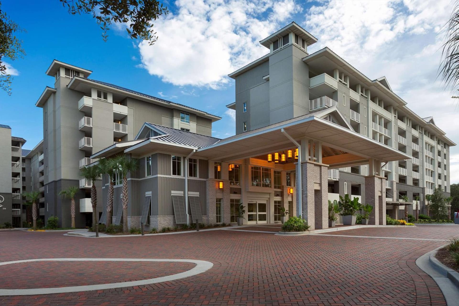 Hilton Grand Vacations Club Ocean Oak Resort Hilton Head featured exterior or lobby in Hilton Head Island, SC — similar hotel