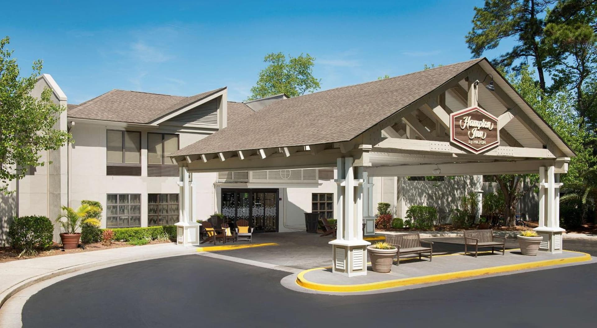 Hampton Inn Hilton Head featured exterior or lobby in Hilton Head Island, SC — similar hotel