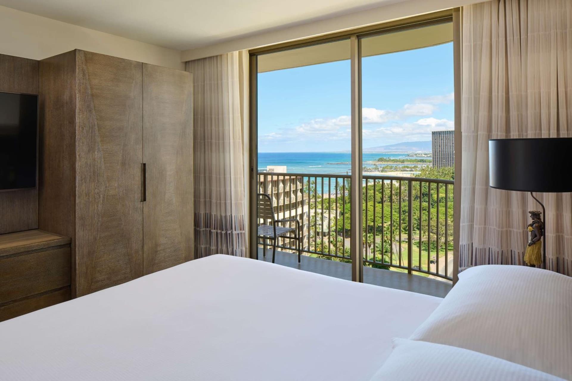 Embassy Suites by Hilton Waikiki Beach Walk gallery photo in Honolulu, HI — image 45