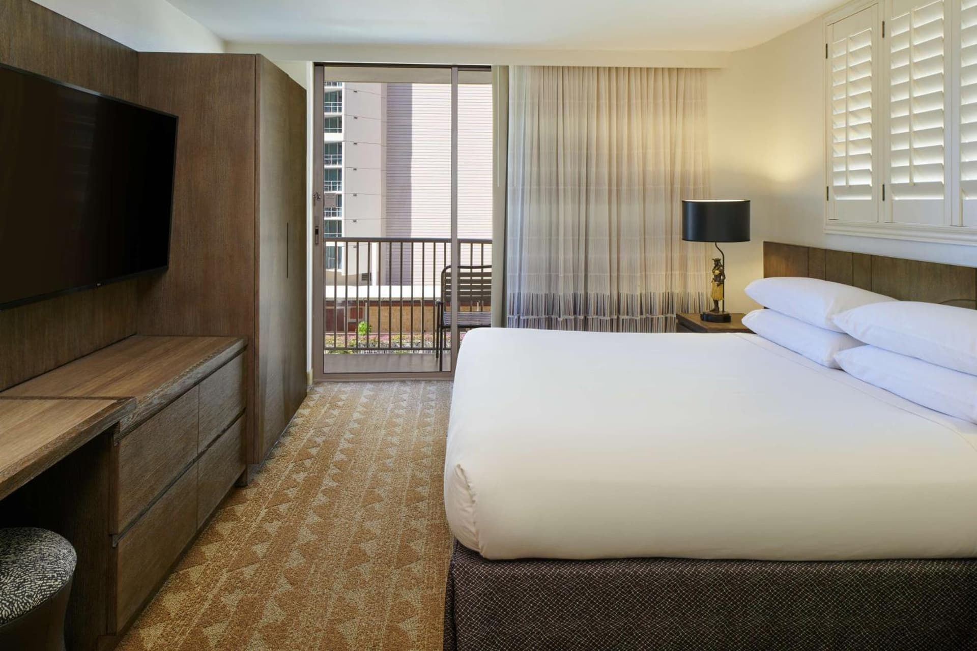Embassy Suites by Hilton Waikiki Beach Walk property views in Honolulu, HI — gallery photo 3