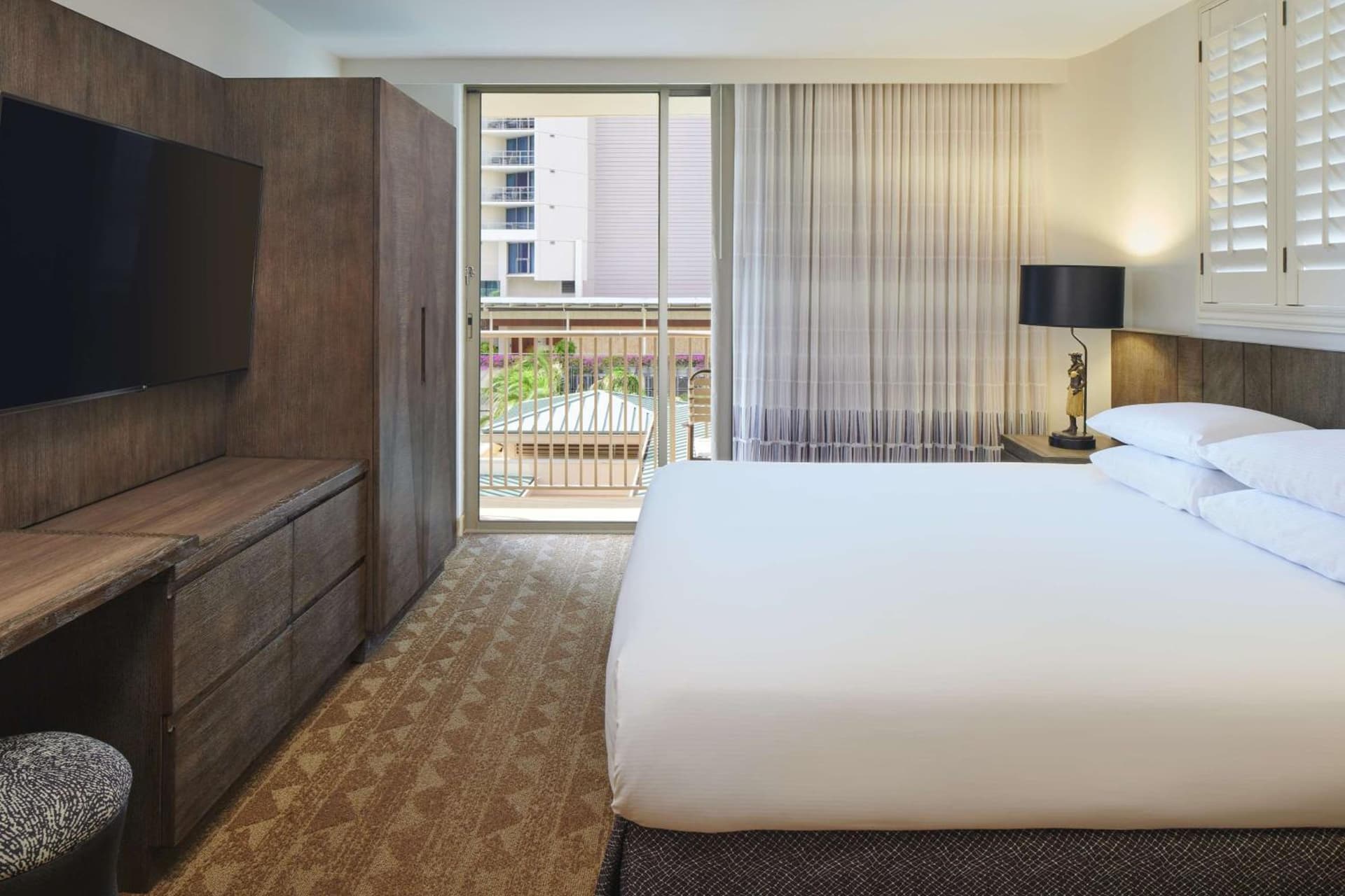 Embassy Suites by Hilton Waikiki Beach Walk gallery photo in Honolulu, HI — image 11