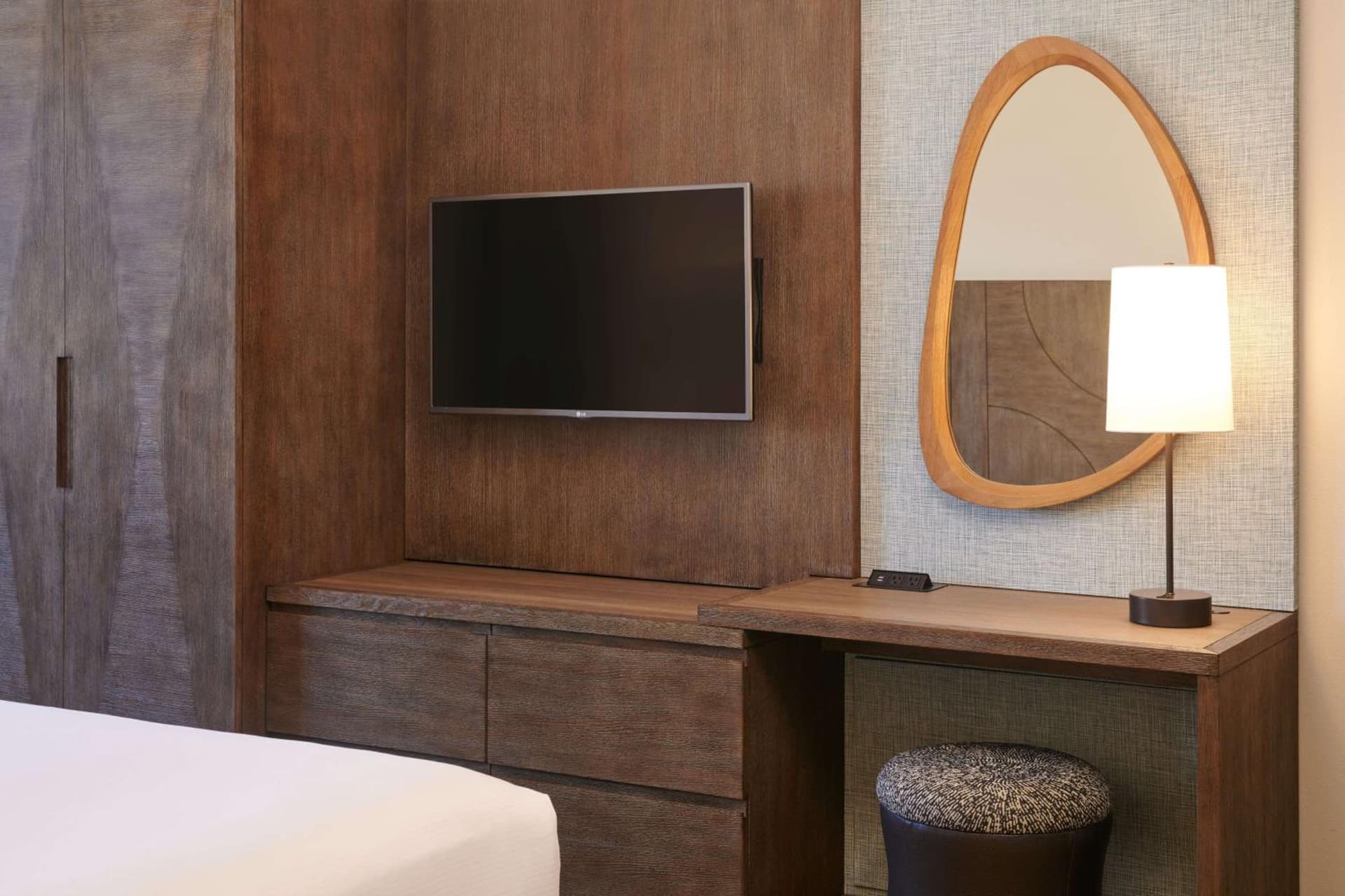 Embassy Suites by Hilton Waikiki Beach Walk gallery photo in Honolulu, HI — image 30