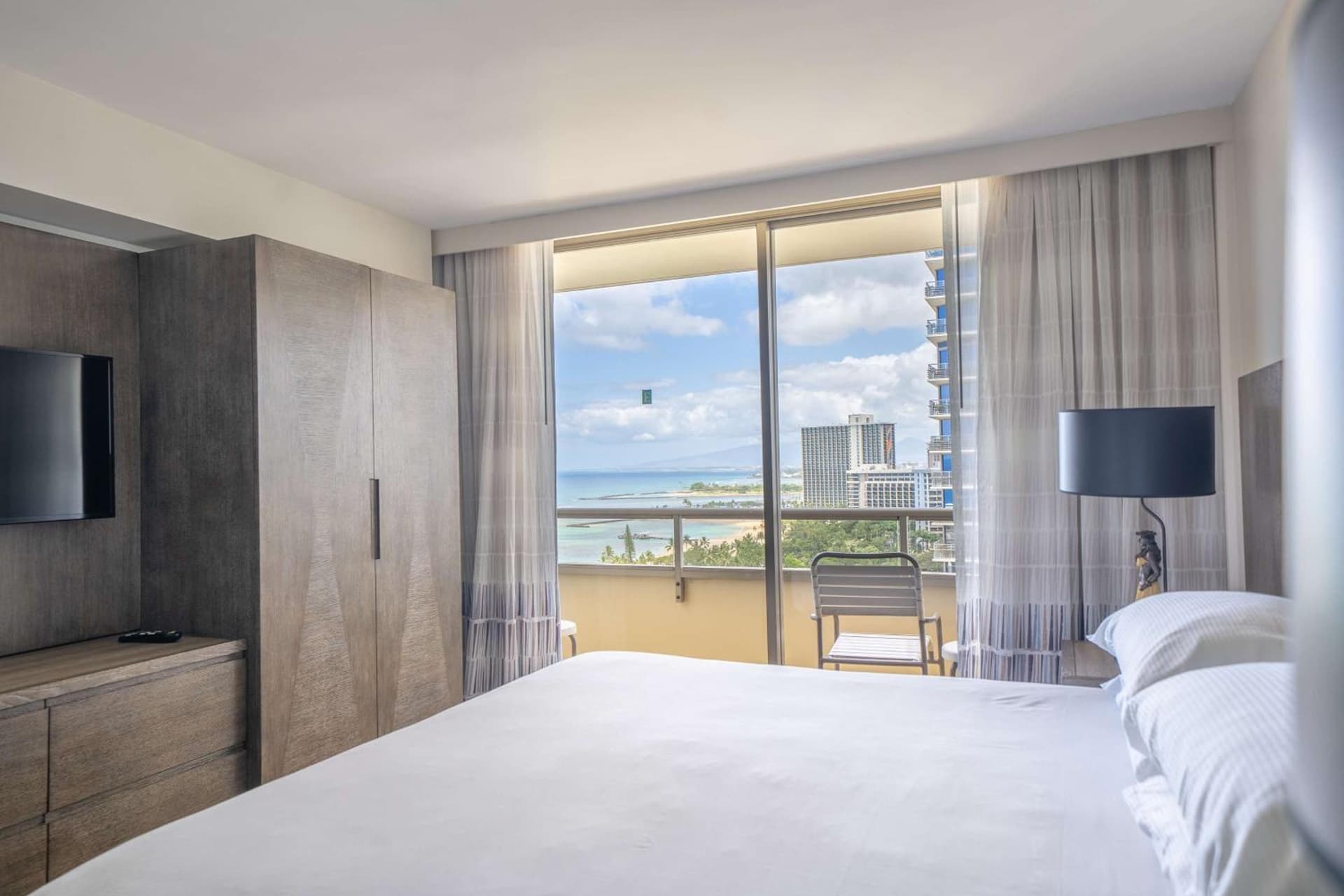 Embassy Suites by Hilton Waikiki Beach Walk gallery photo in Honolulu, HI — image 39