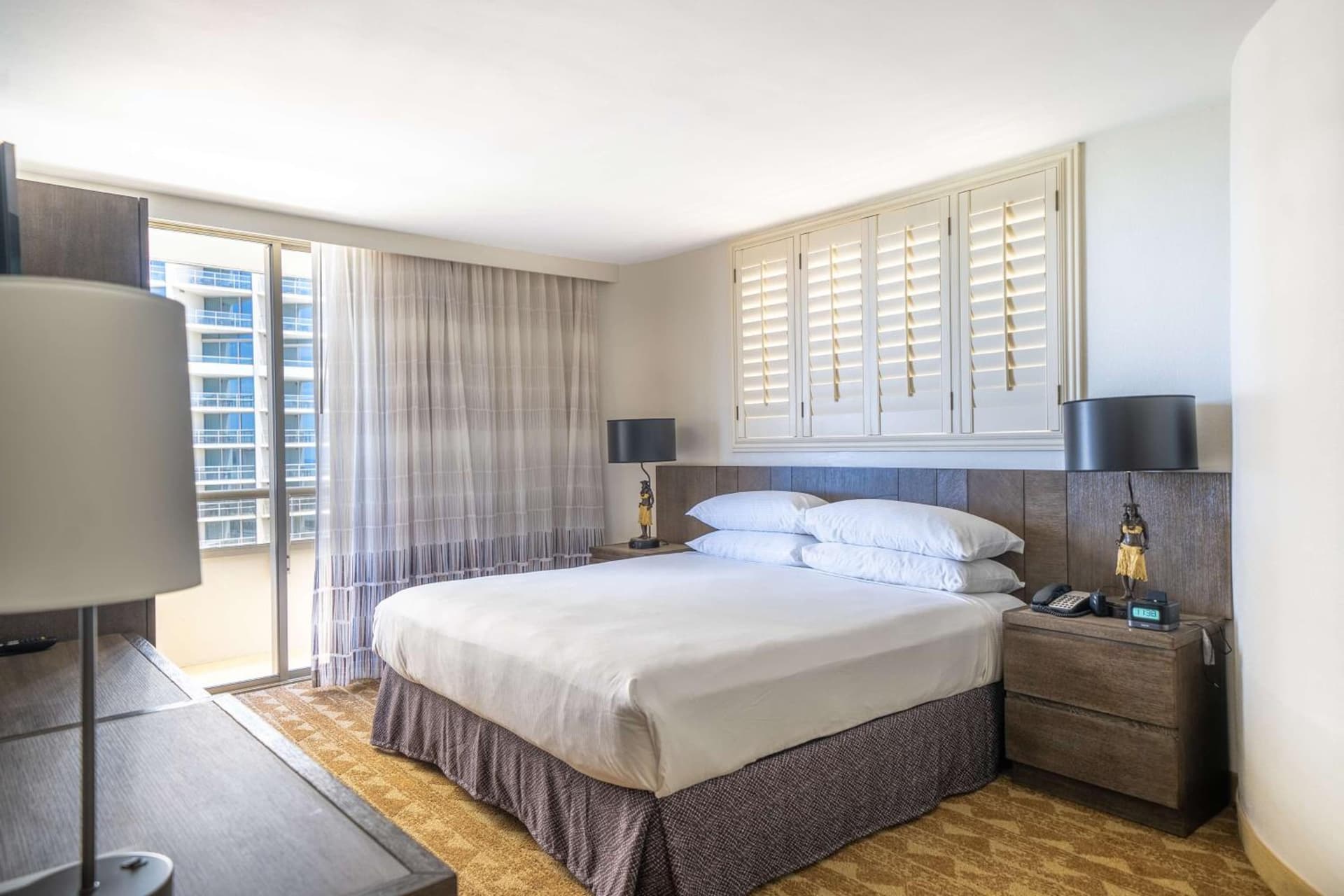 Embassy Suites by Hilton Waikiki Beach Walk gallery photo in Honolulu, HI — image 44