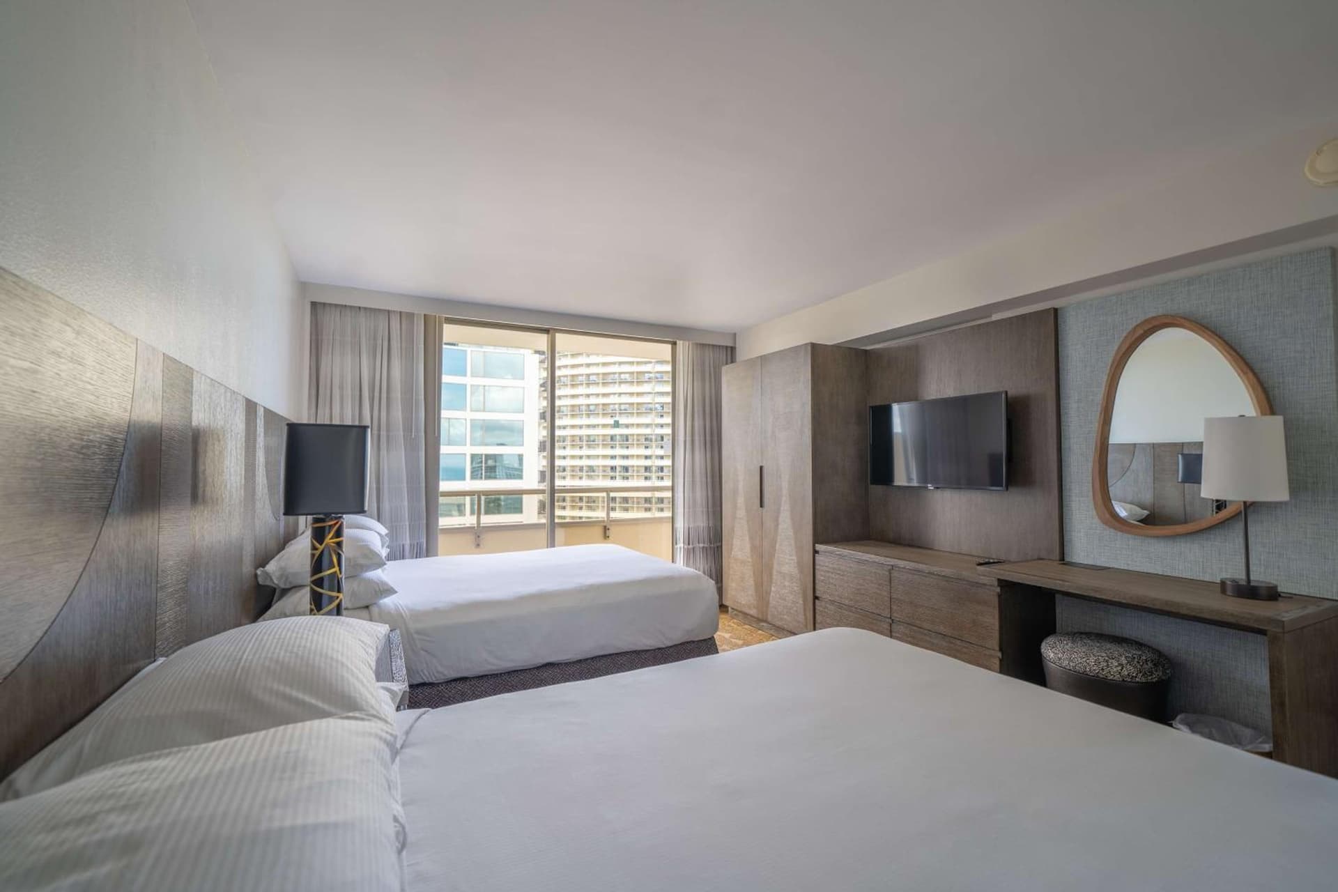 Embassy Suites by Hilton Waikiki Beach Walk gallery photo in Honolulu, HI — image 16