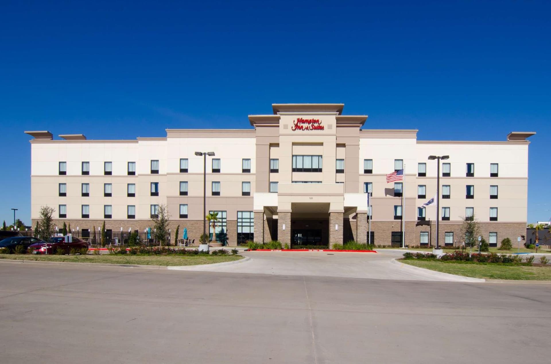 Hampton Inn & Suites Huntsville interior in Huntsville, TX — gallery photo 2