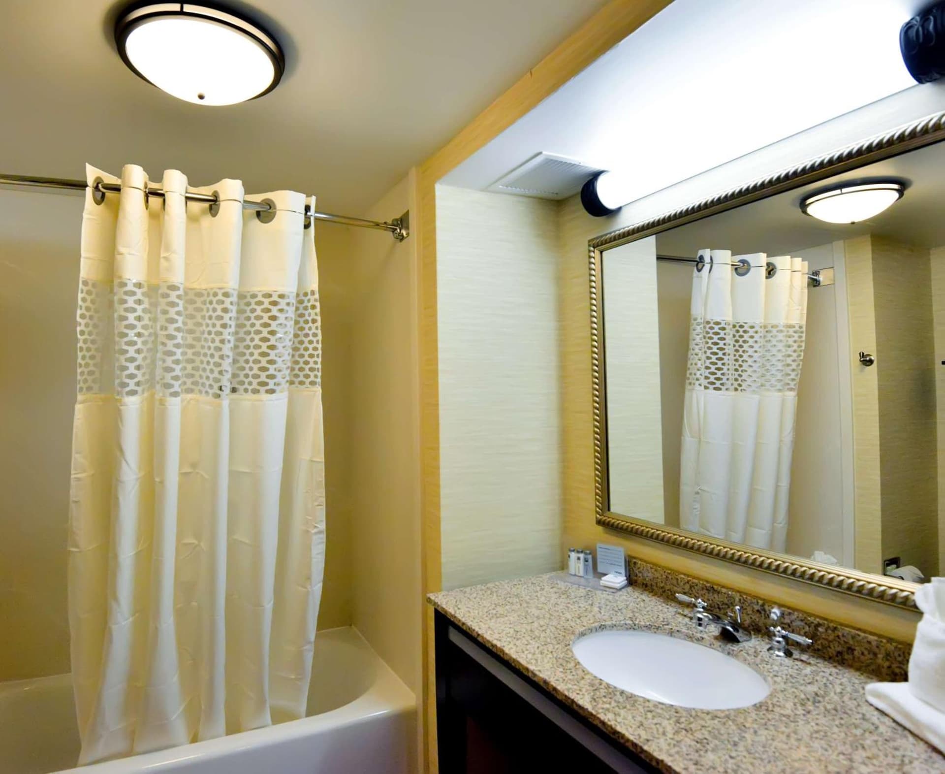 Hampton Inn Wilmington-Medical Park gallery photo in Wilmington, NC — image 38