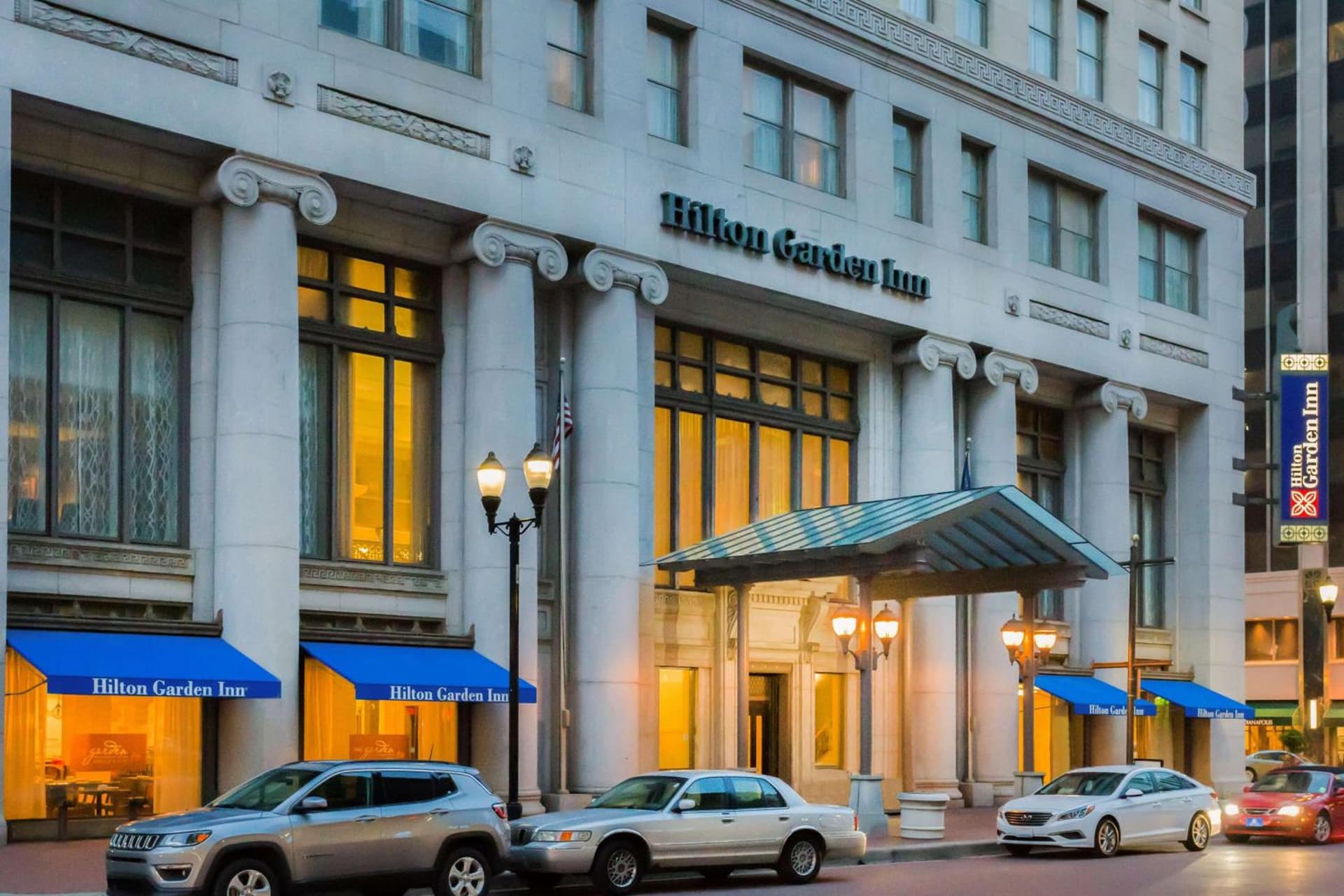 Hilton Garden Inn Indianapolis Downtown interior in Indianapolis, IN — gallery photo 2