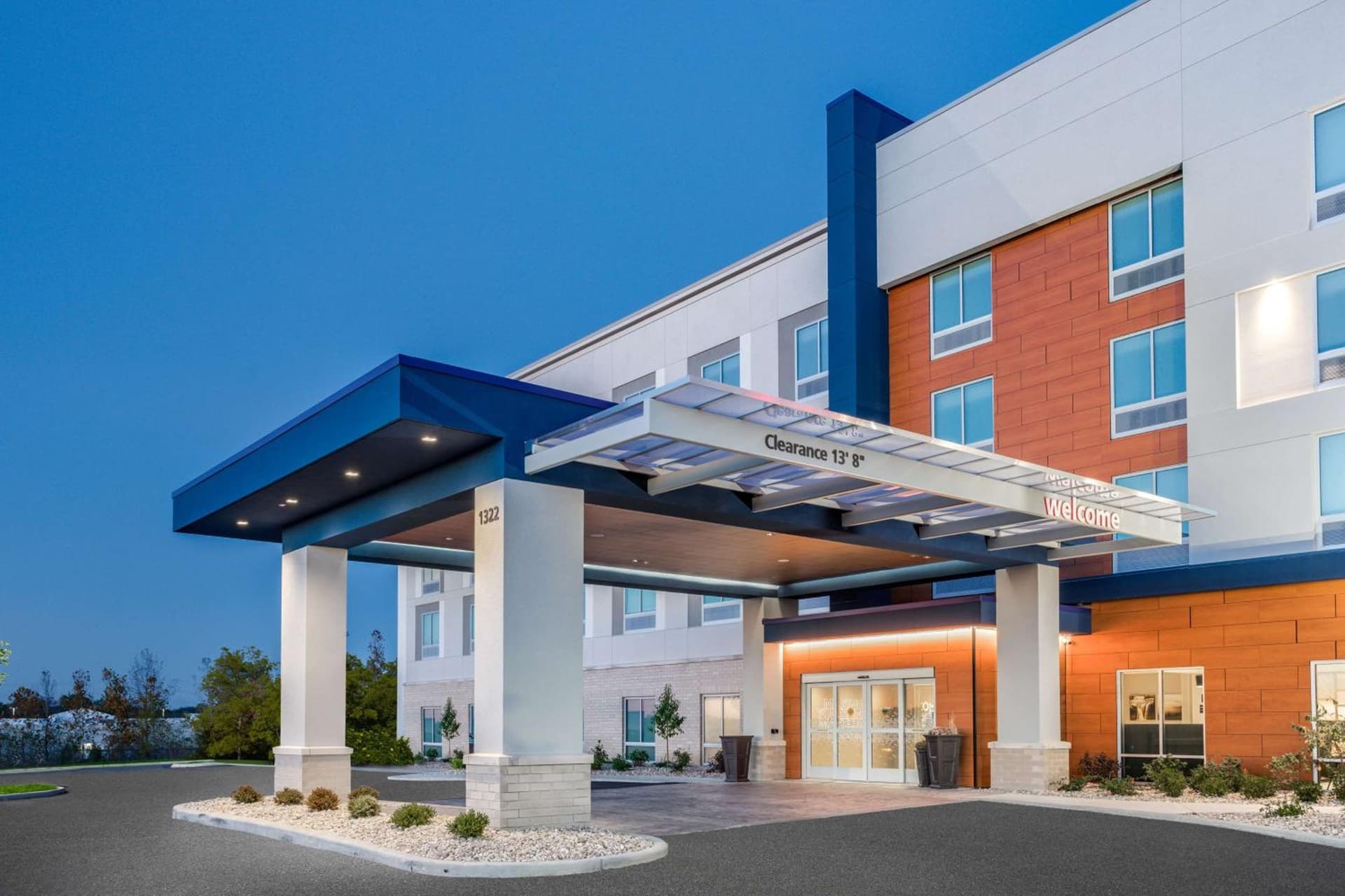 Hampton Inn Bedford In, In interior in Bedford, IN — gallery photo 2