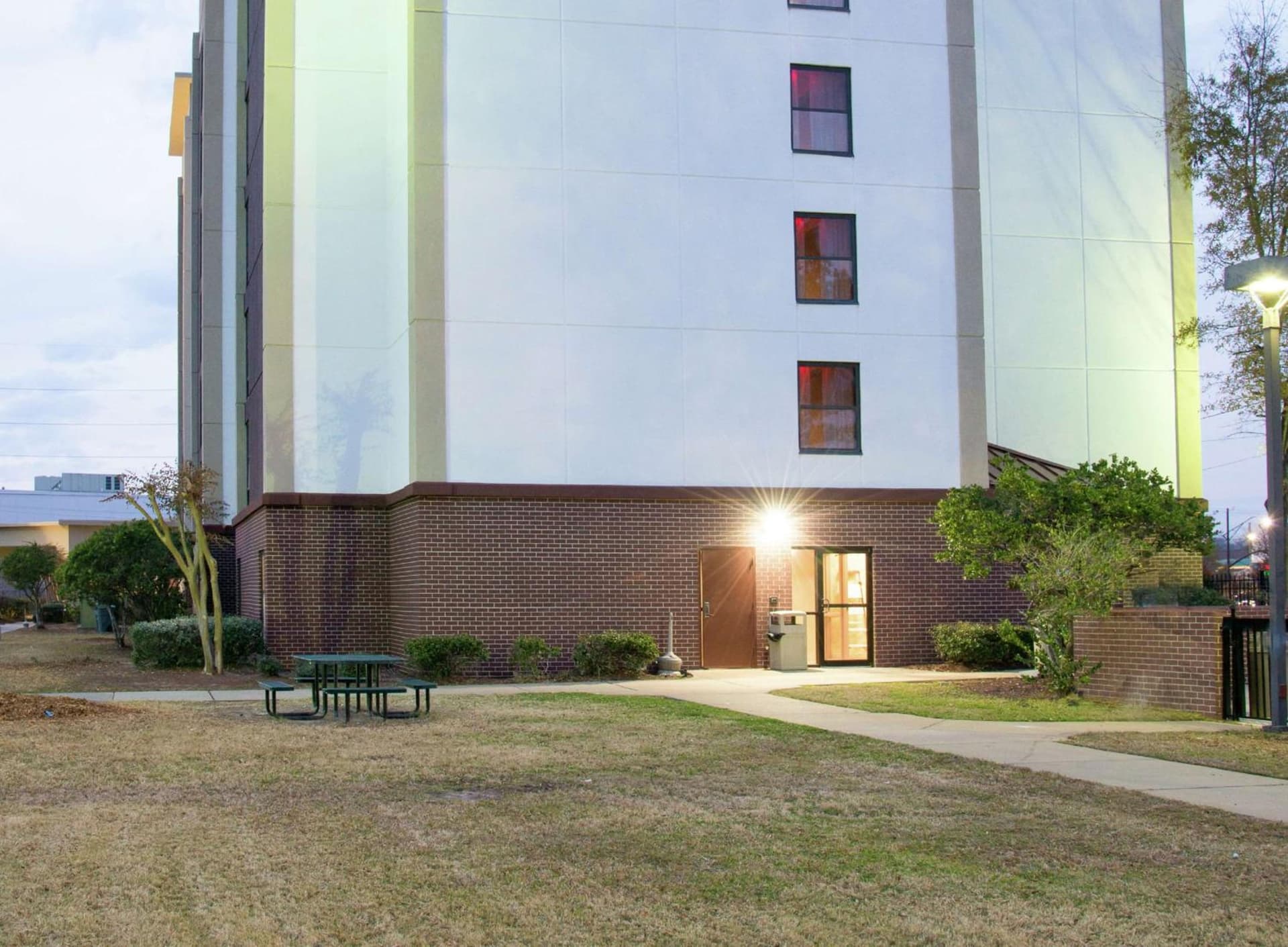 Hampton Inn & Suites Jackson Coliseum property views in Jackson, MS — gallery photo 3