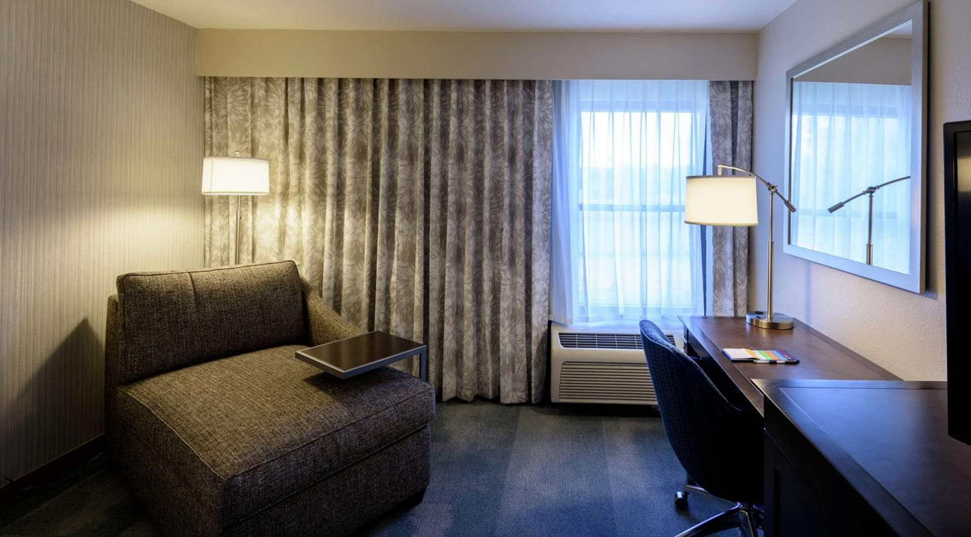 Hampton Inn & Suites Jackson Coliseum gallery photo in Jackson, MS — image 9
