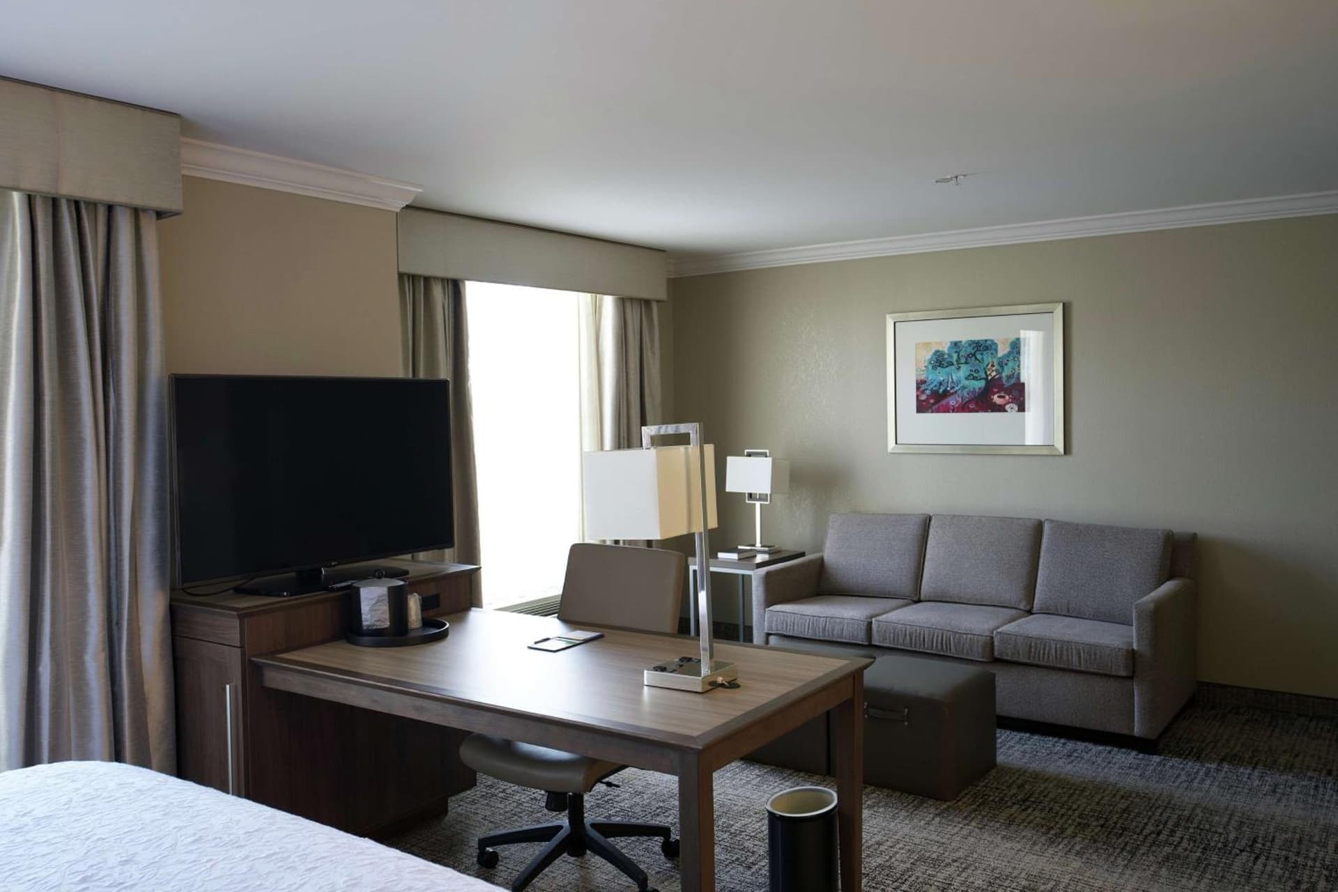 Hampton Inn & Suites Ridgeland interior in Ridgeland, MS — gallery photo 2