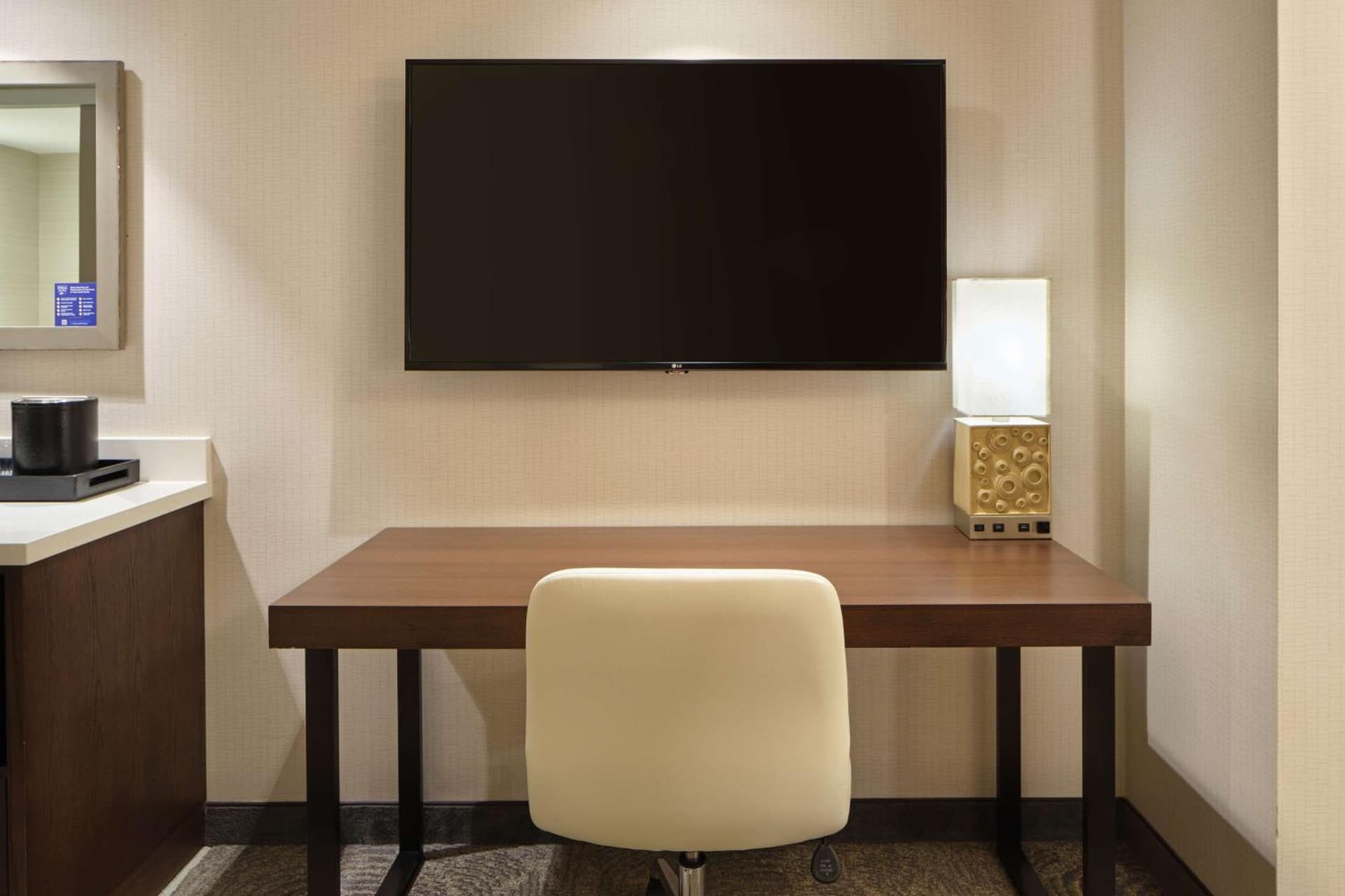 Embassy Suites By Hilton Oahu Kapolei - FREE Breakfast interior in Kapolei, HI — gallery photo 2