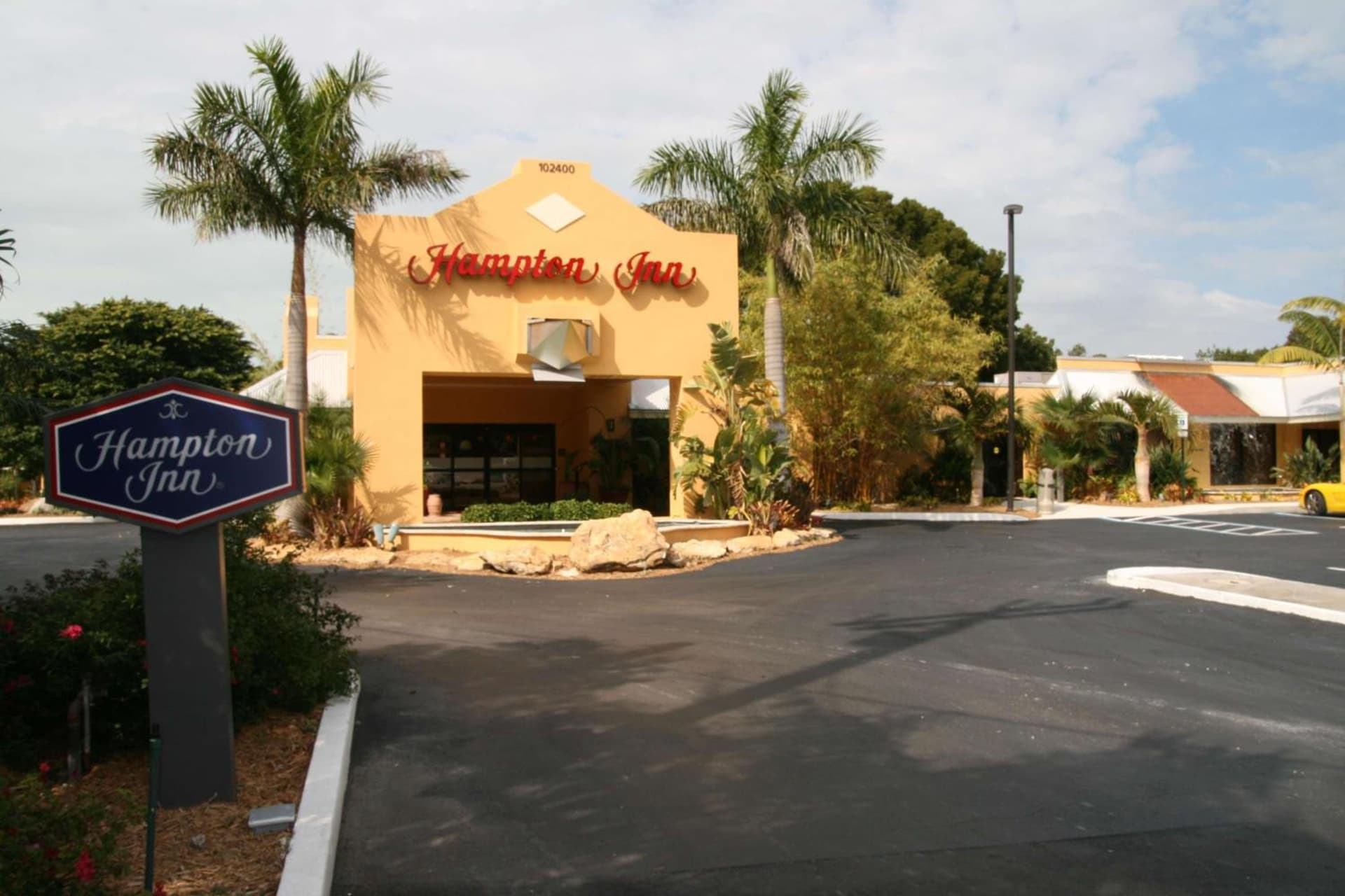 Hampton Inn Key Largo interior in Key Largo, FL — gallery photo 2