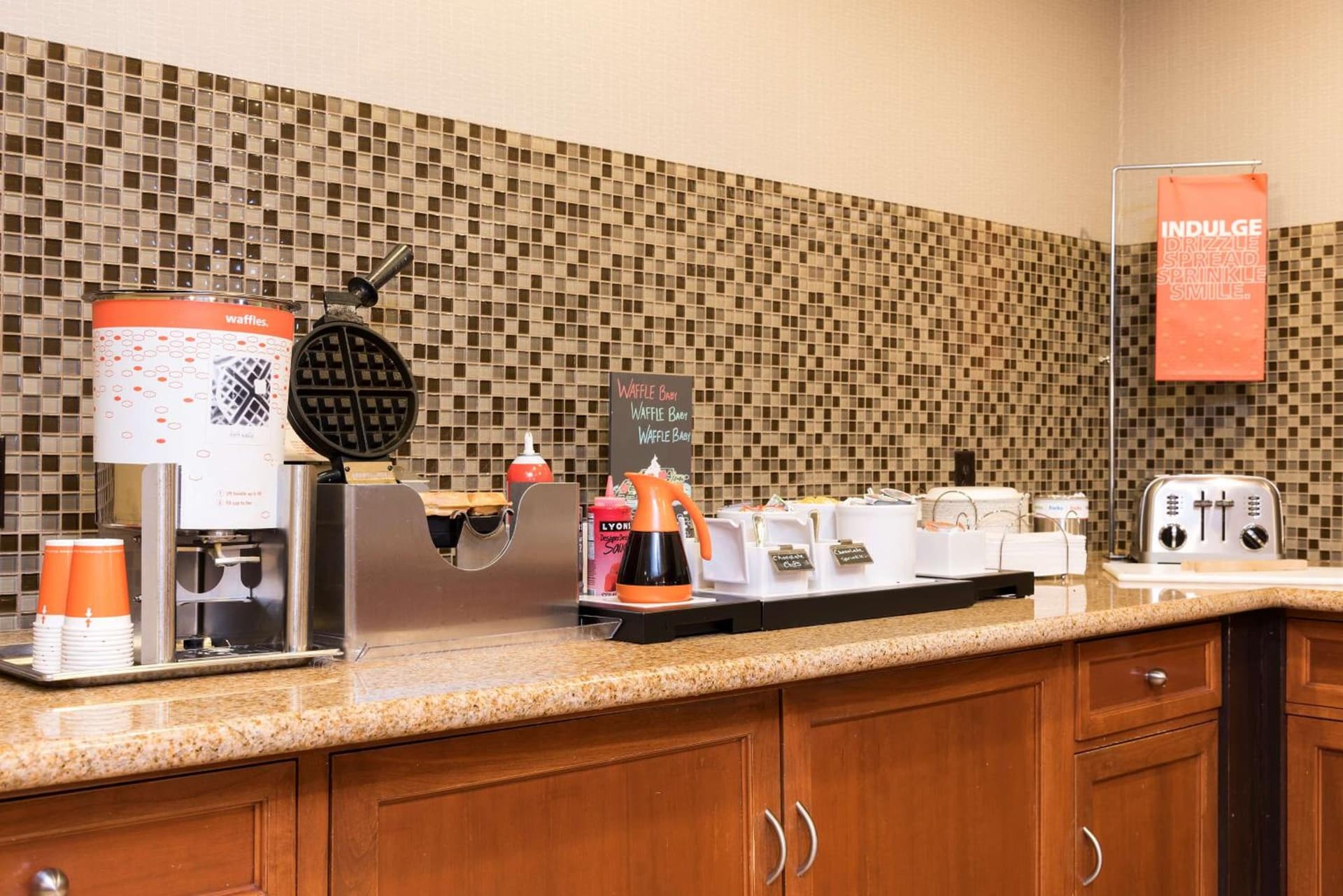 Hampton Inn & Suites East Lansing gallery photo in Okemos, MI — image 9