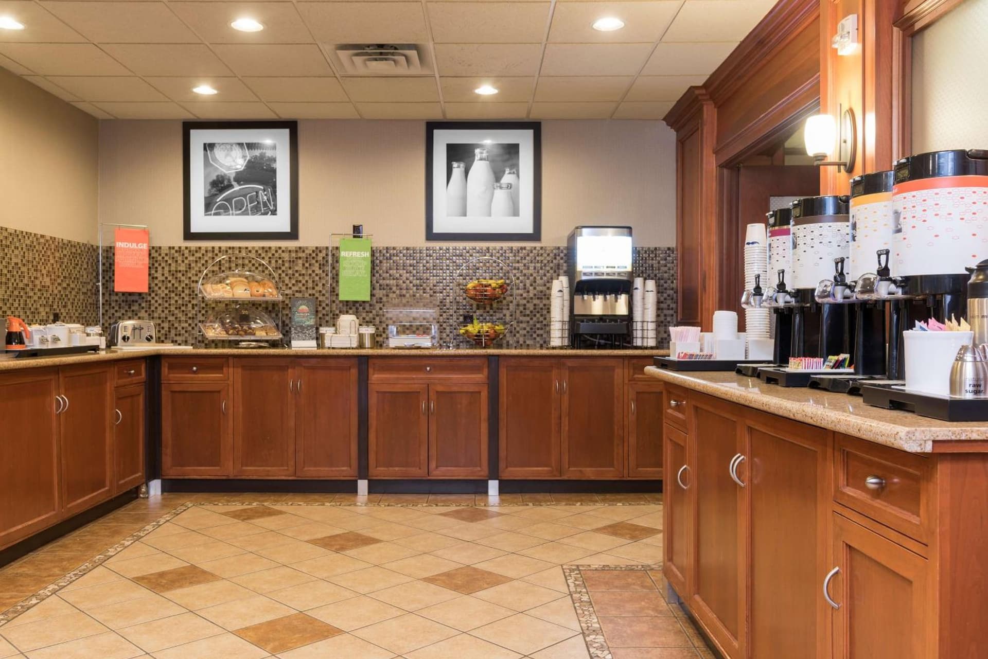 Hampton Inn & Suites East Lansing gallery photo in Okemos, MI — image 22