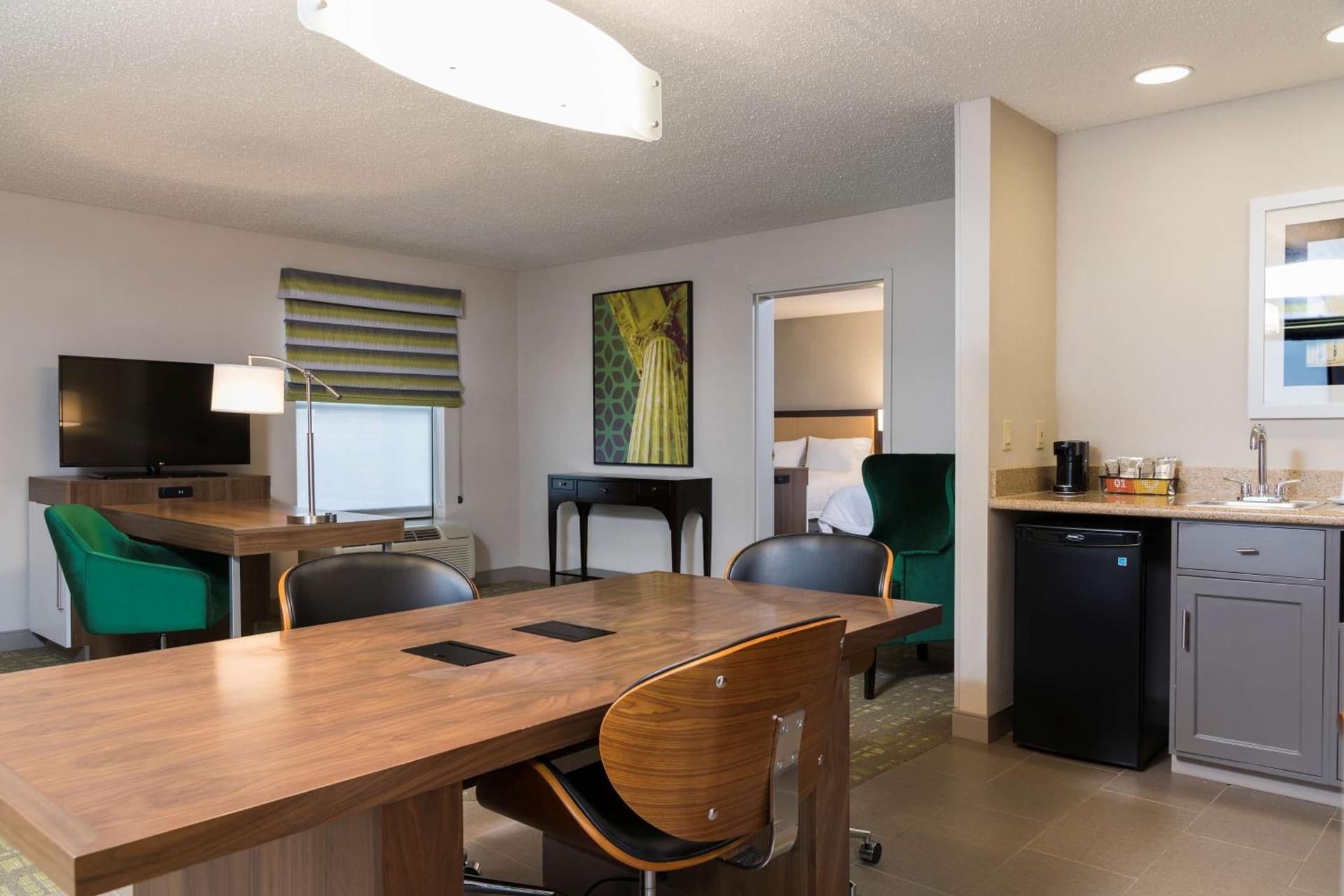 Hampton Inn & Suites East Lansing gallery photo in Okemos, MI — image 41