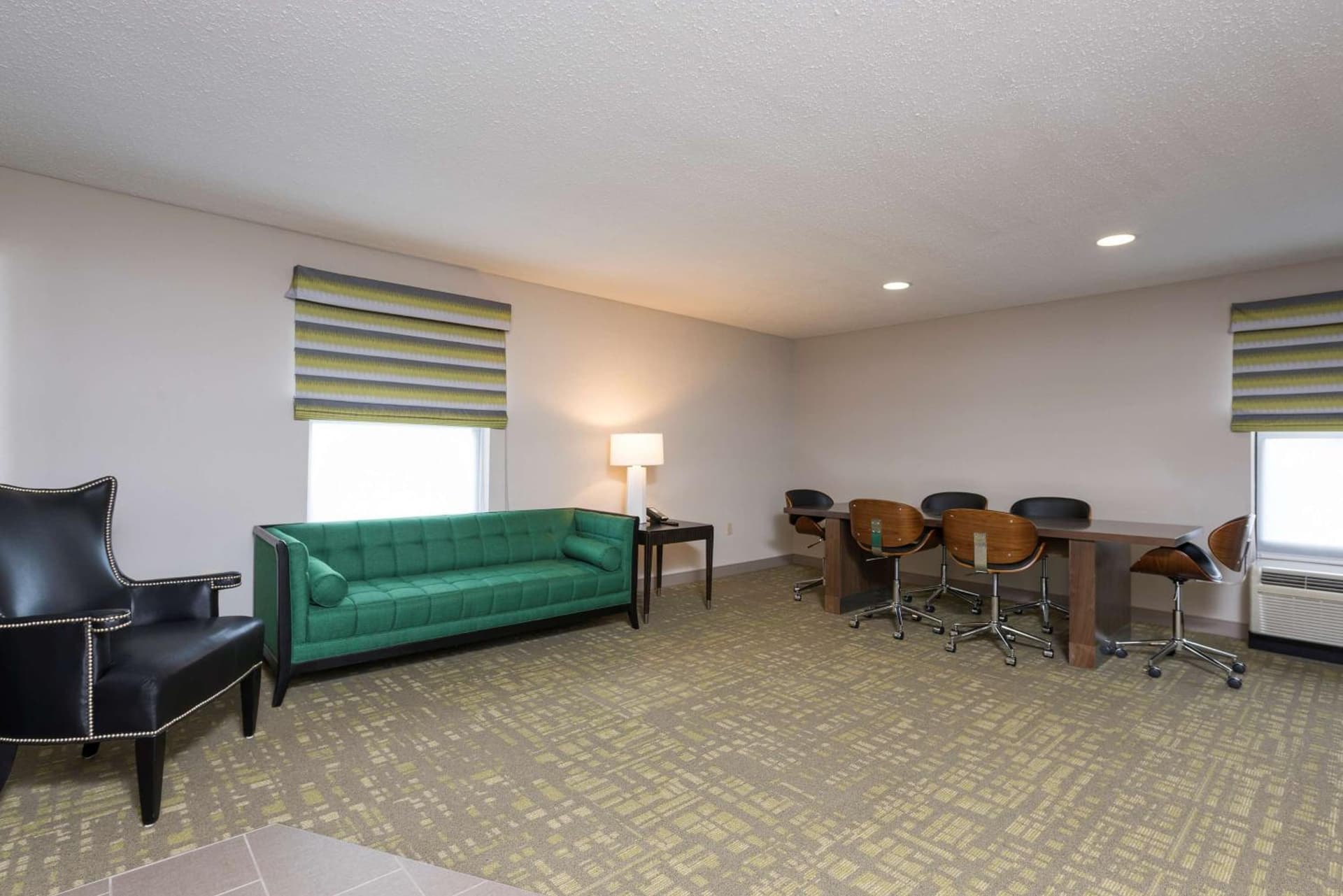 Hampton Inn & Suites East Lansing gallery photo in Okemos, MI — image 11