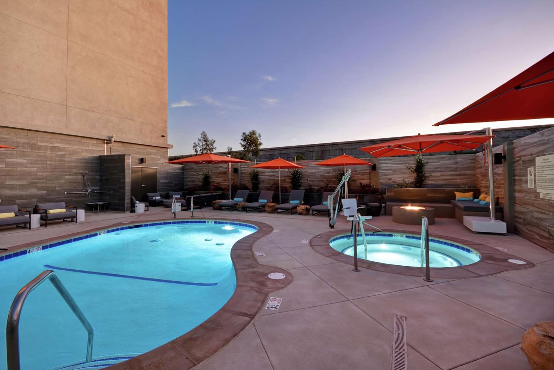 Hampton Inn & Suites Los Angeles Burbank Airport gallery photo in Burbank, CA — image 13
