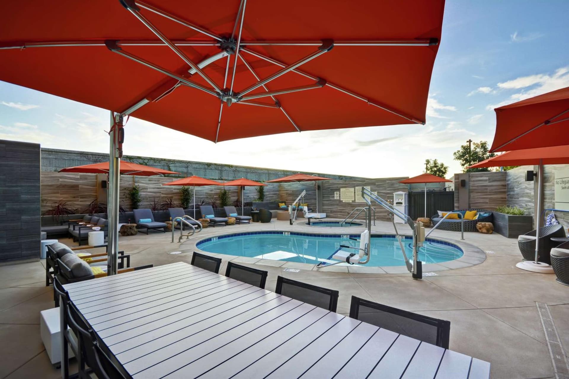 Hampton Inn & Suites Los Angeles Burbank Airport gallery photo in Burbank, CA — image 23