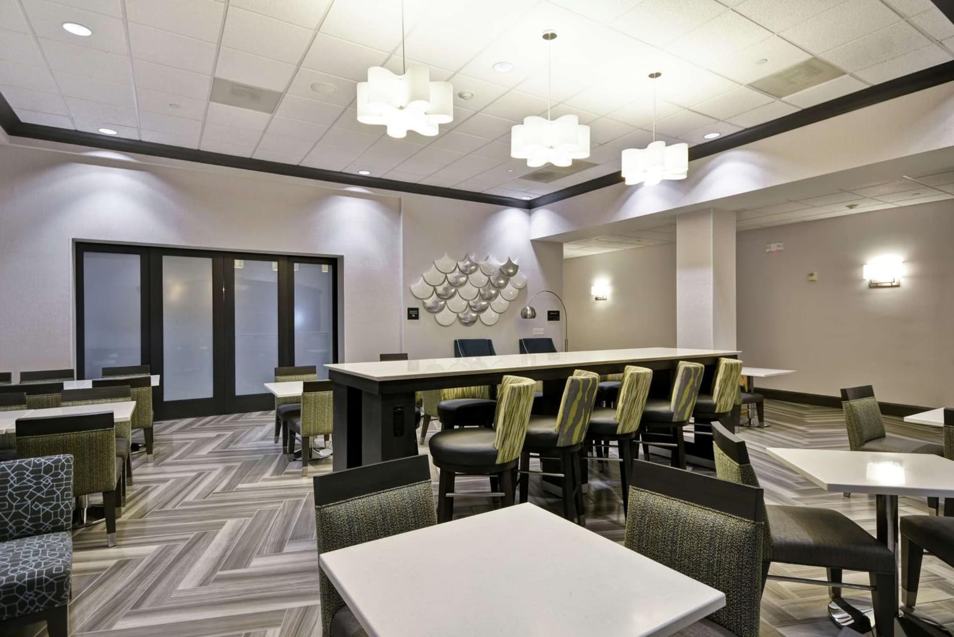 Hampton Inn & Suites Los Angeles Burbank Airport gallery photo in Burbank, CA — image 9