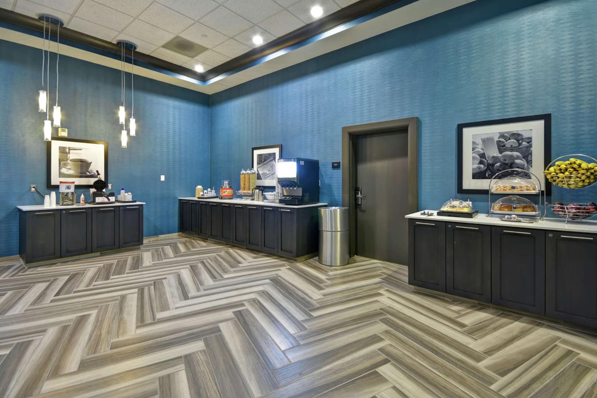 Hampton Inn & Suites Los Angeles Burbank Airport gallery photo in Burbank, CA — image 8