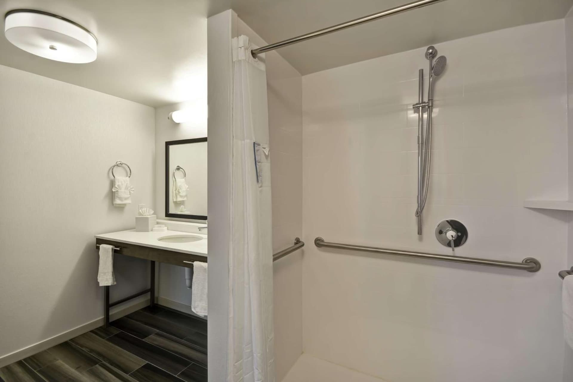 Hampton Inn & Suites Los Angeles Burbank Airport gallery photo in Burbank, CA — image 11