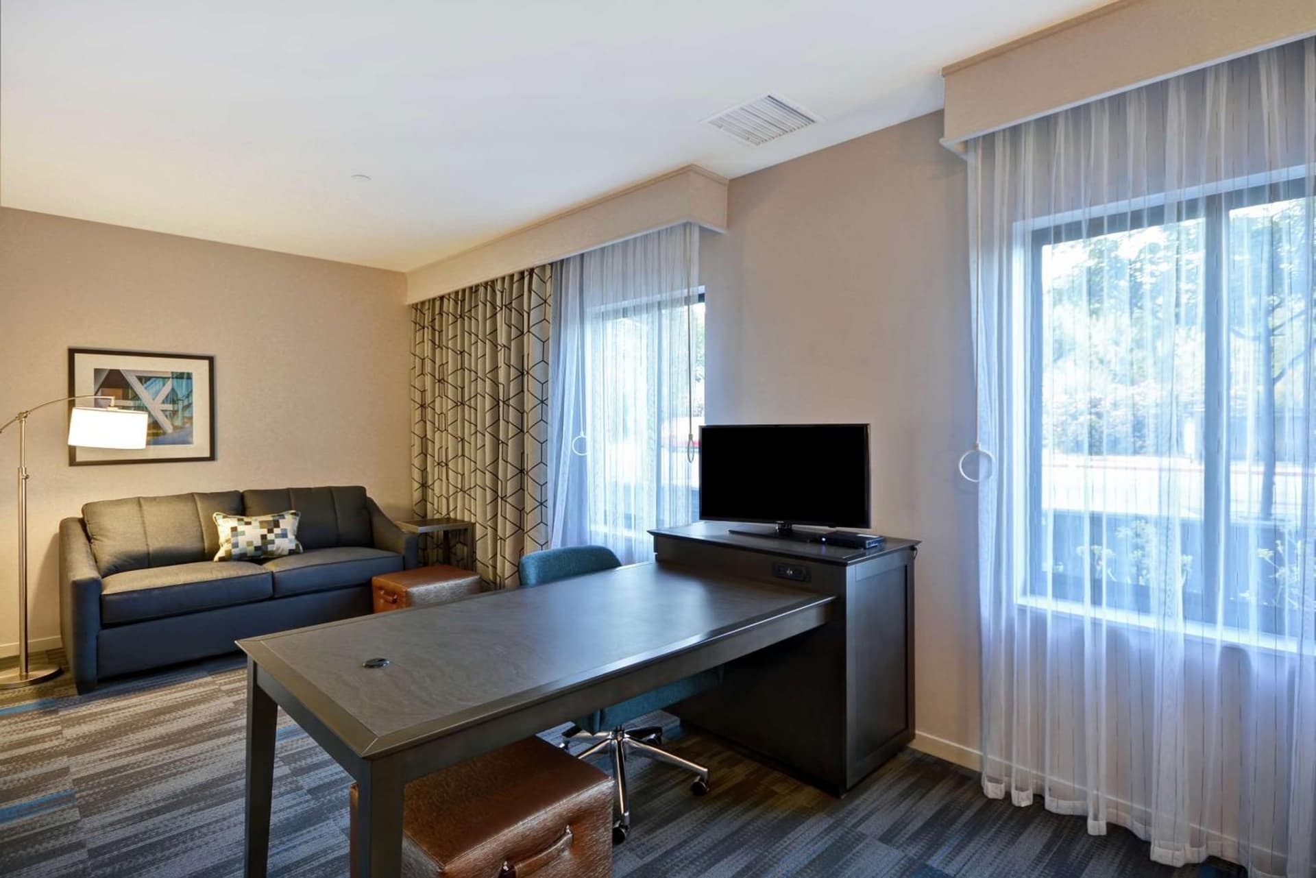 Hampton Inn & Suites Los Angeles Burbank Airport gallery photo in Burbank, CA — image 5