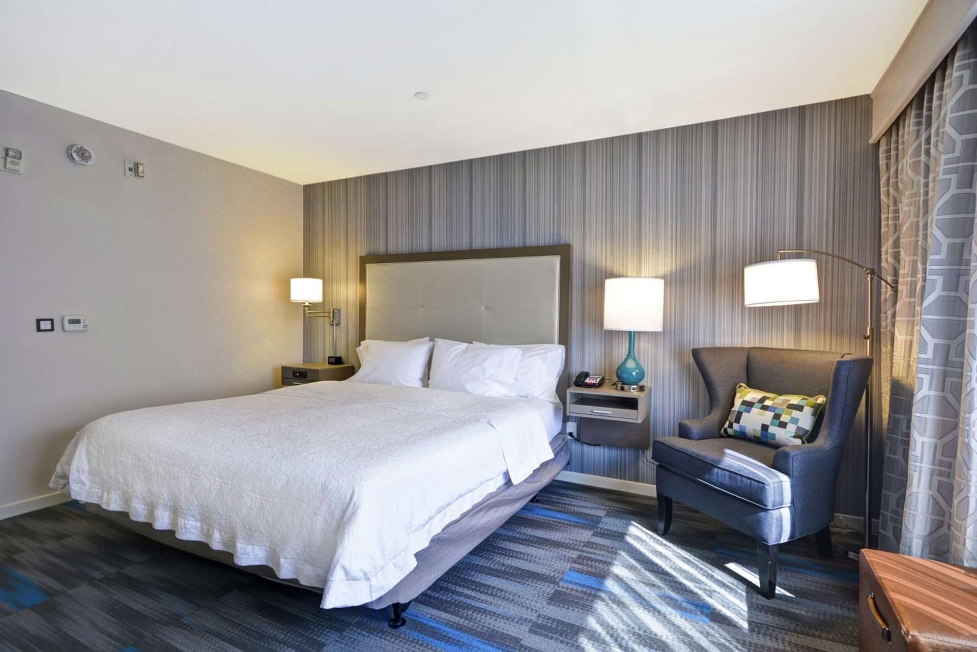 Hampton Inn & Suites Los Angeles Burbank Airport interior in Burbank, CA — gallery photo 2