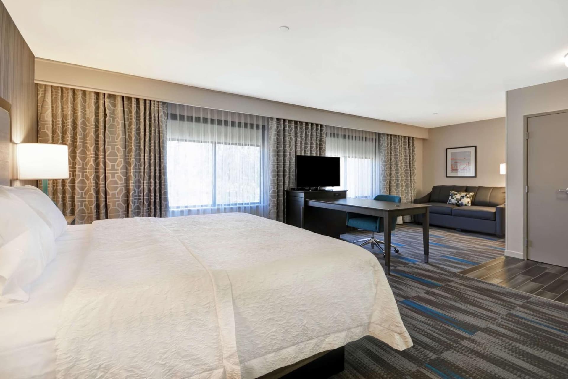 Hampton Inn & Suites Los Angeles Burbank Airport gallery photo in Burbank, CA — image 36