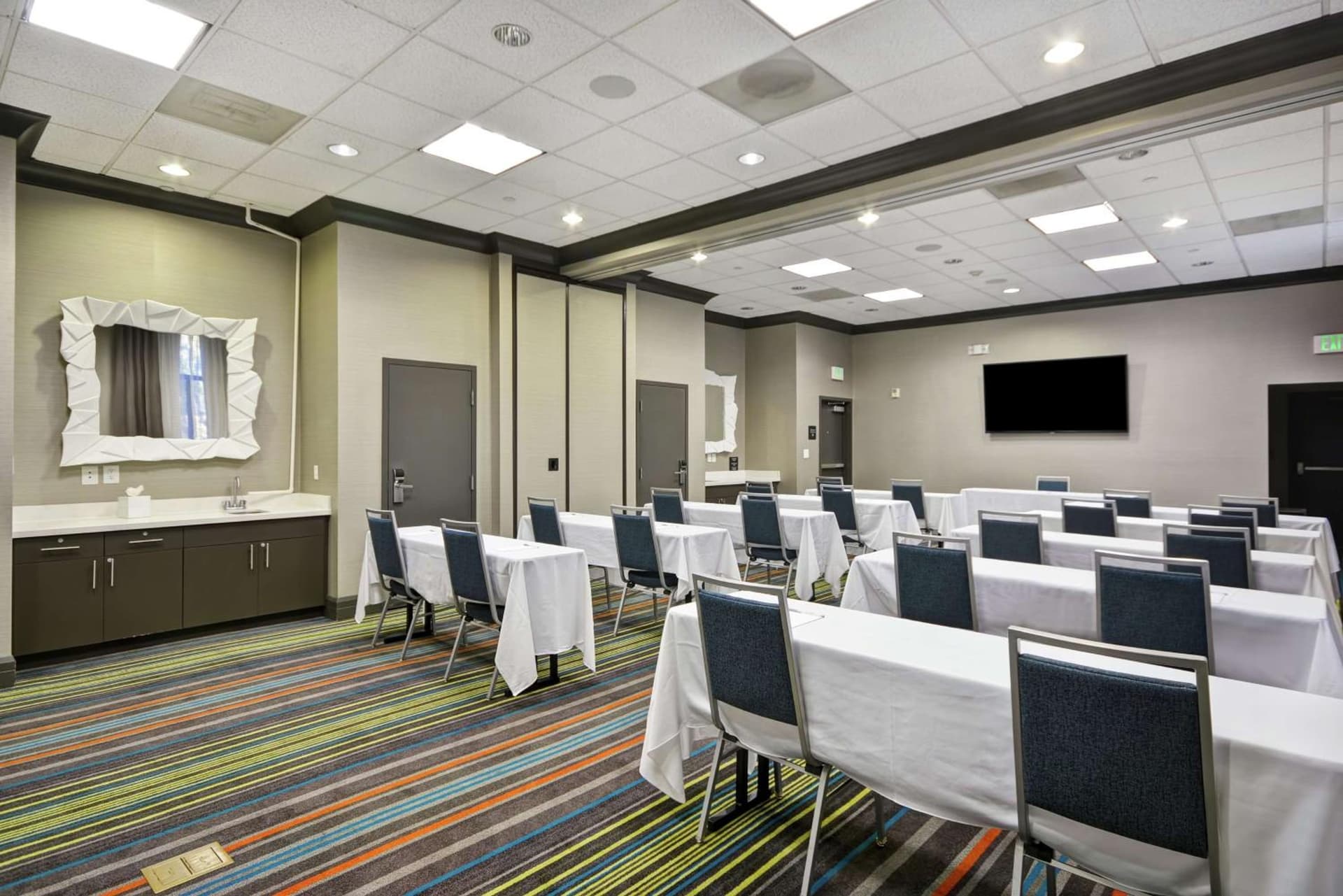 Hampton Inn & Suites Los Angeles Burbank Airport gallery photo in Burbank, CA — image 35