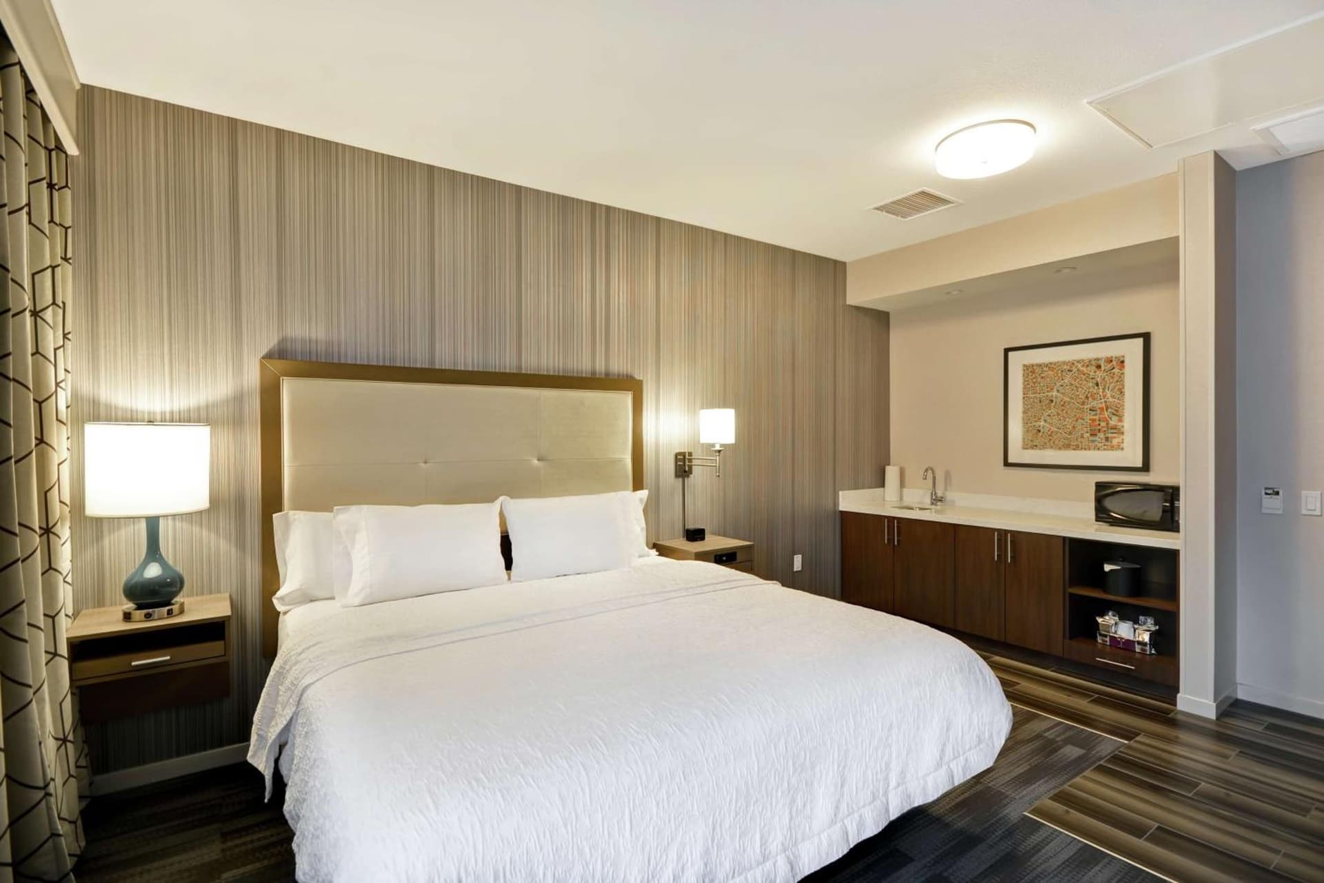 Hampton Inn & Suites Los Angeles Burbank Airport gallery photo in Burbank, CA — image 19