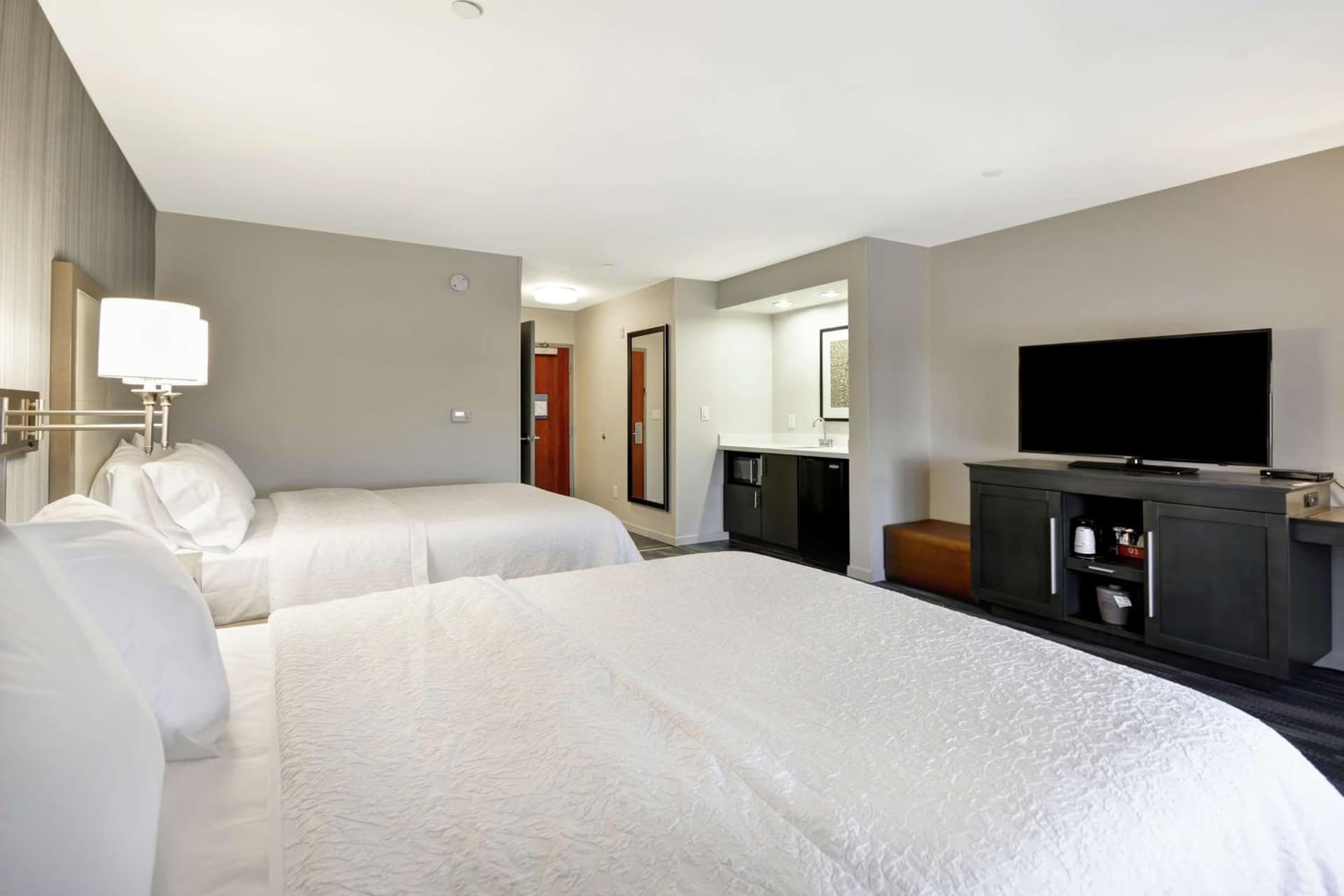 Hampton Inn & Suites Los Angeles Burbank Airport gallery photo in Burbank, CA — image 34
