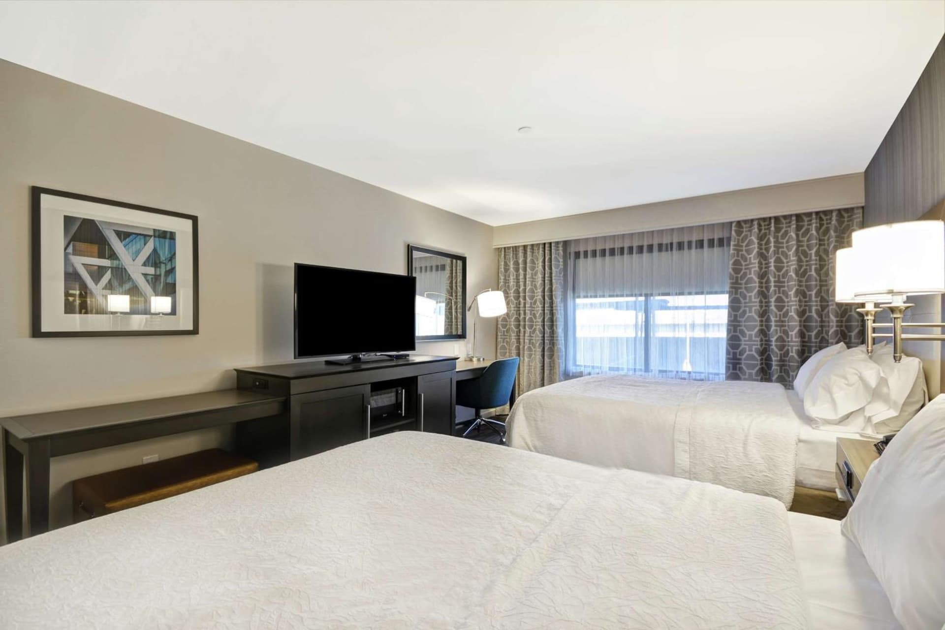 Hampton Inn & Suites Los Angeles Burbank Airport property views in Burbank, CA — gallery photo 3
