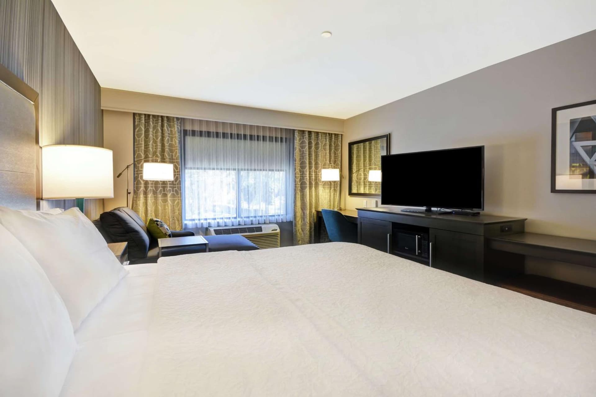 Hampton Inn & Suites Los Angeles Burbank Airport gallery photo in Burbank, CA — image 26
