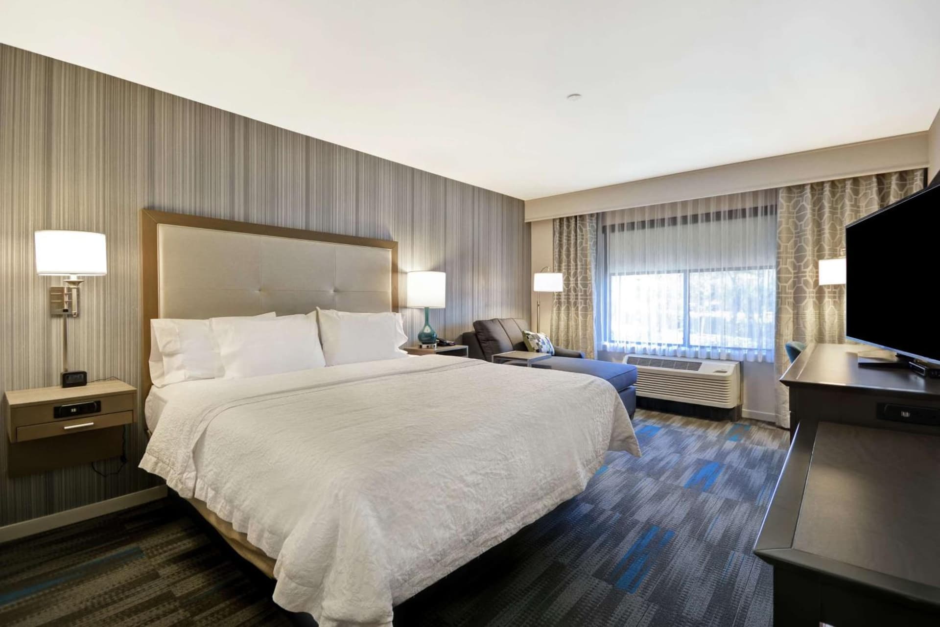 Hampton Inn & Suites Los Angeles Burbank Airport gallery photo in Burbank, CA — image 14