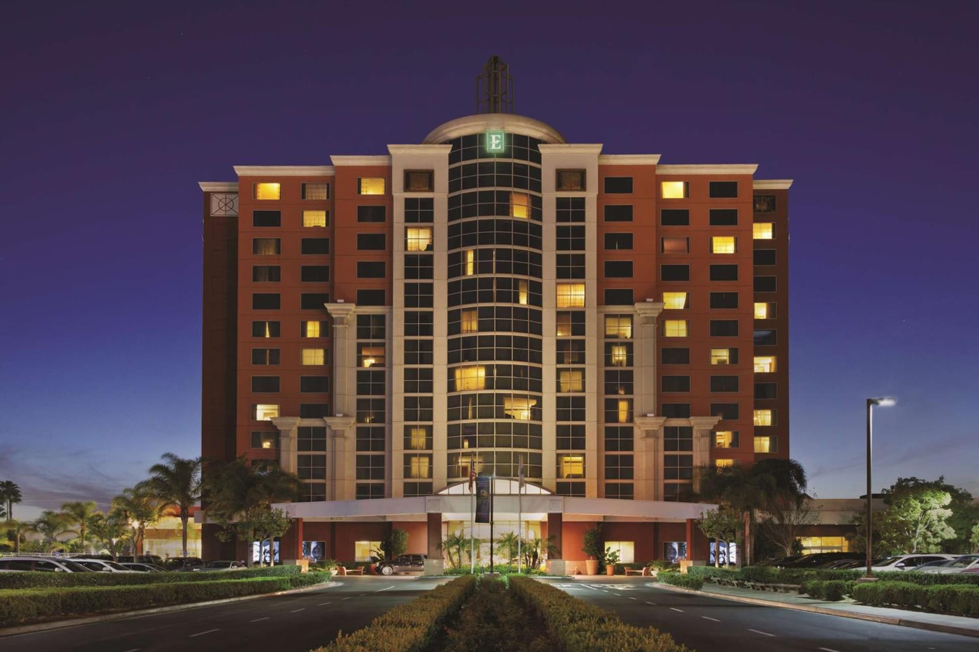 Embassy Suites by Hilton Anaheim South interior in Anaheim, CA — gallery photo 2
