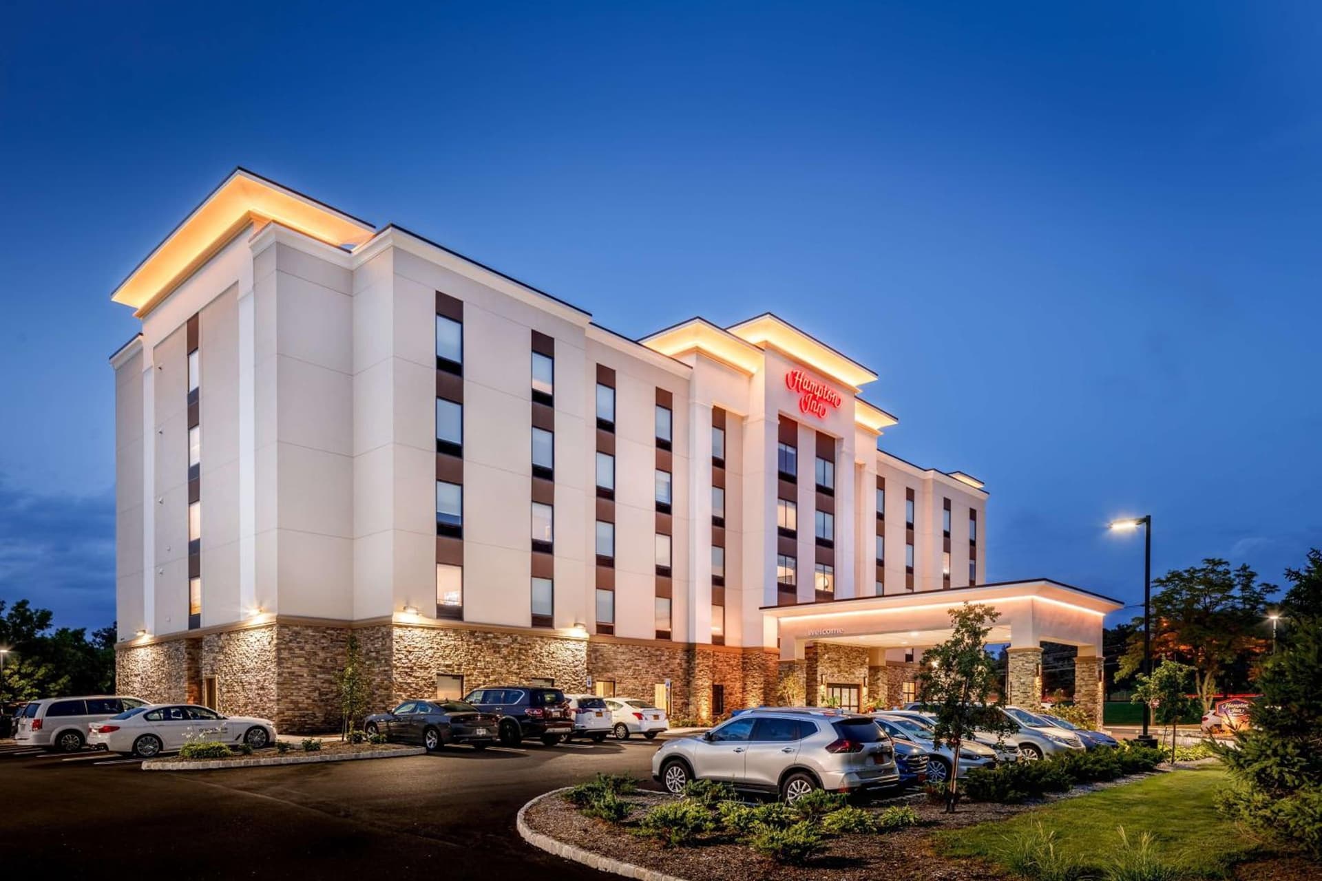 Hampton Inn By Hilton Paramus interior in Paramus, NJ — gallery photo 2