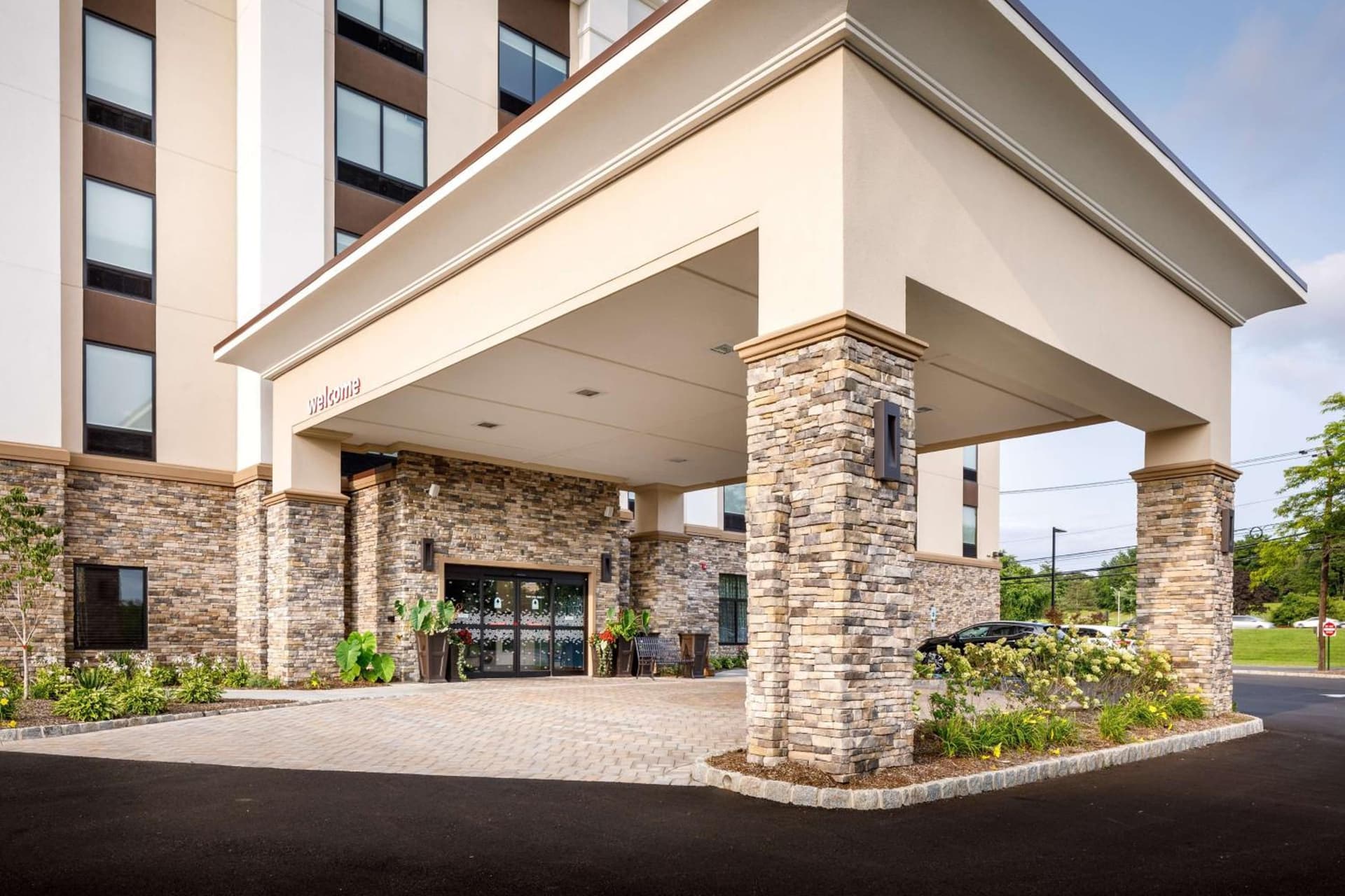 Hampton Inn By Hilton Paramus property views in Paramus, NJ — gallery photo 3
