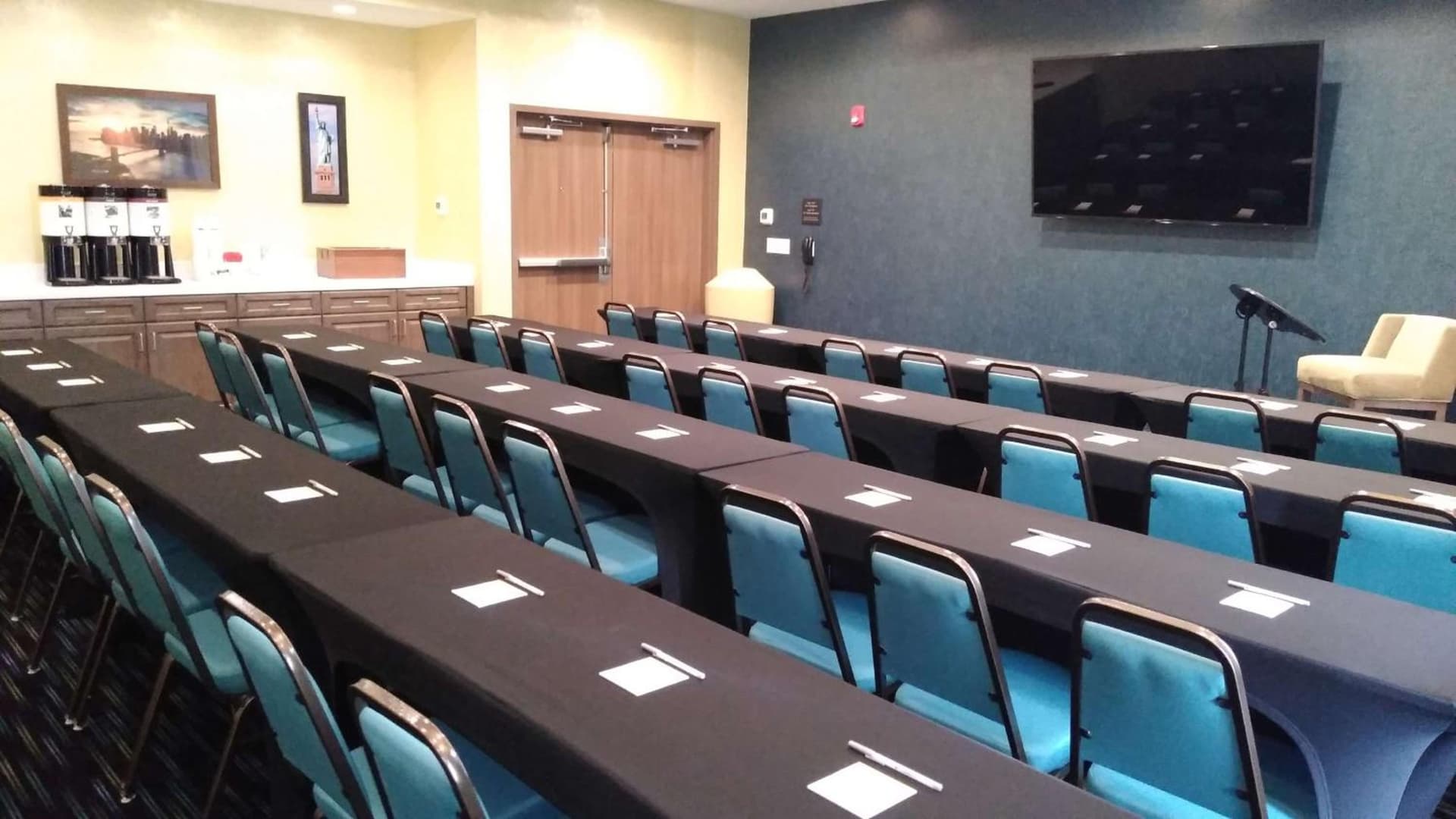 Hampton Inn By Hilton Paramus gallery photo in Paramus, NJ — image 46