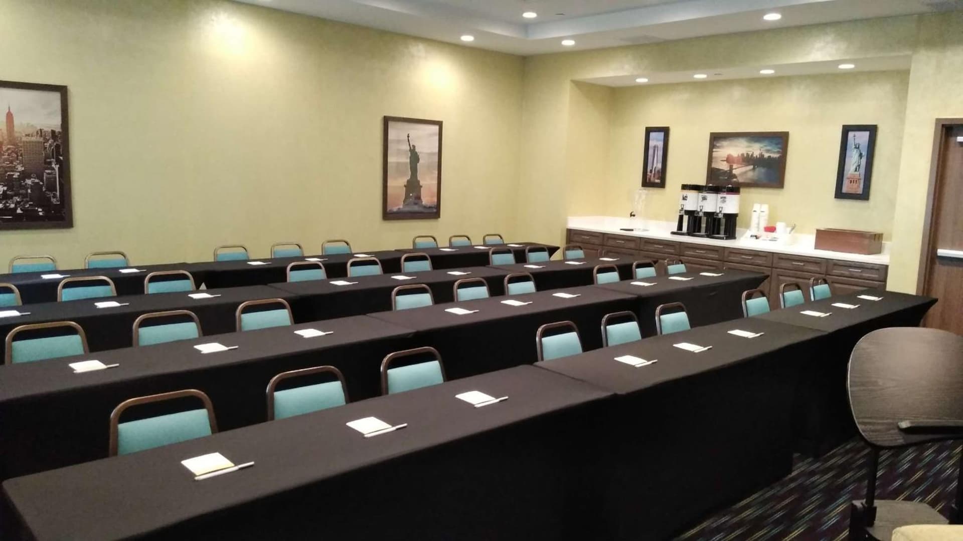 Hampton Inn By Hilton Paramus gallery photo in Paramus, NJ — image 41