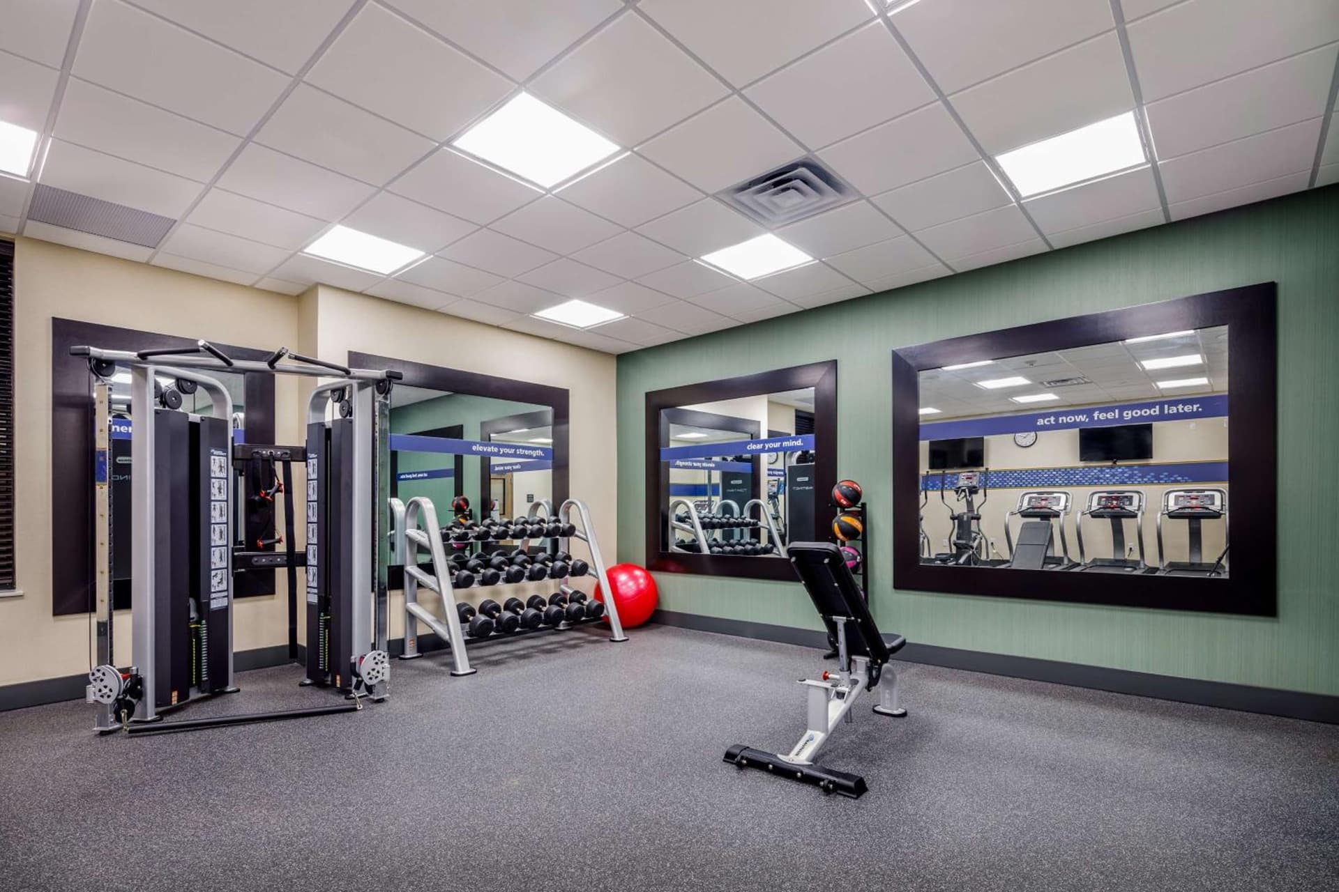 Hampton Inn By Hilton Paramus gallery photo in Paramus, NJ — image 18