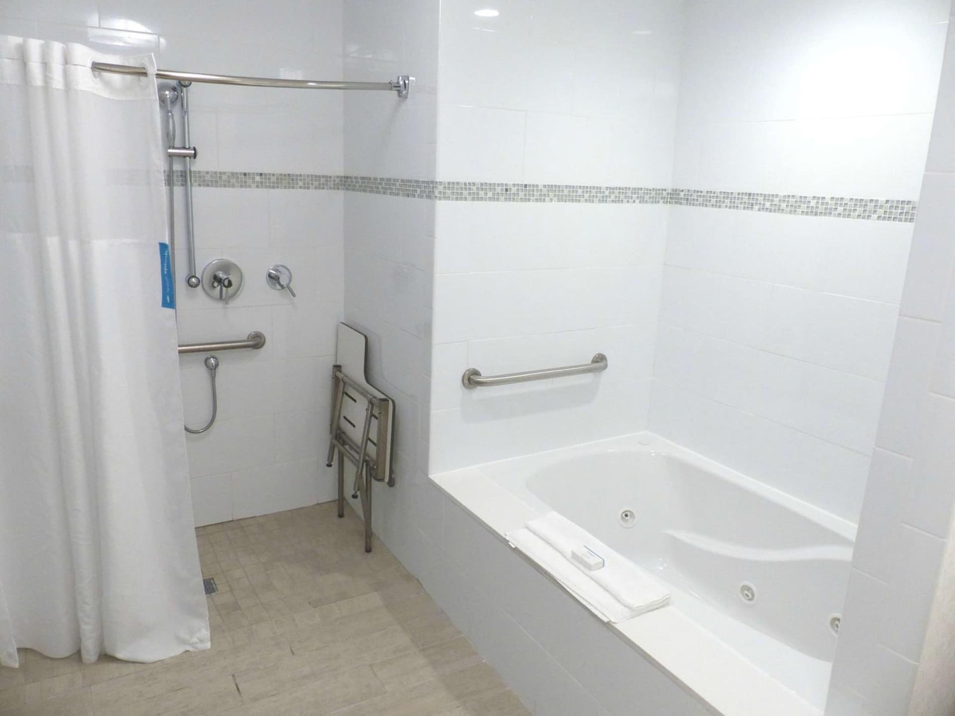 Hampton Inn By Hilton Paramus gallery photo in Paramus, NJ — image 19