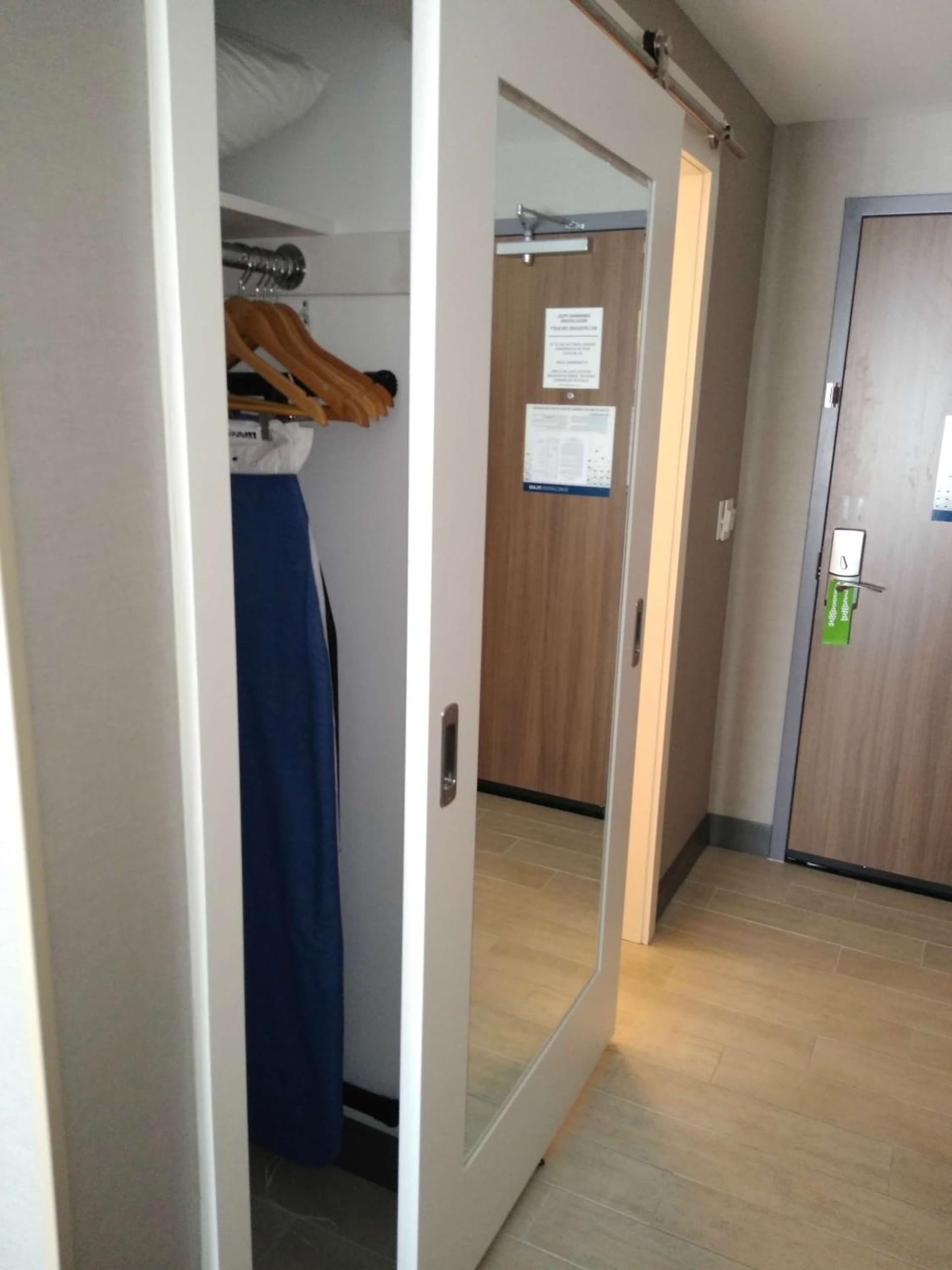 Hampton Inn By Hilton Paramus gallery photo in Paramus, NJ — image 9