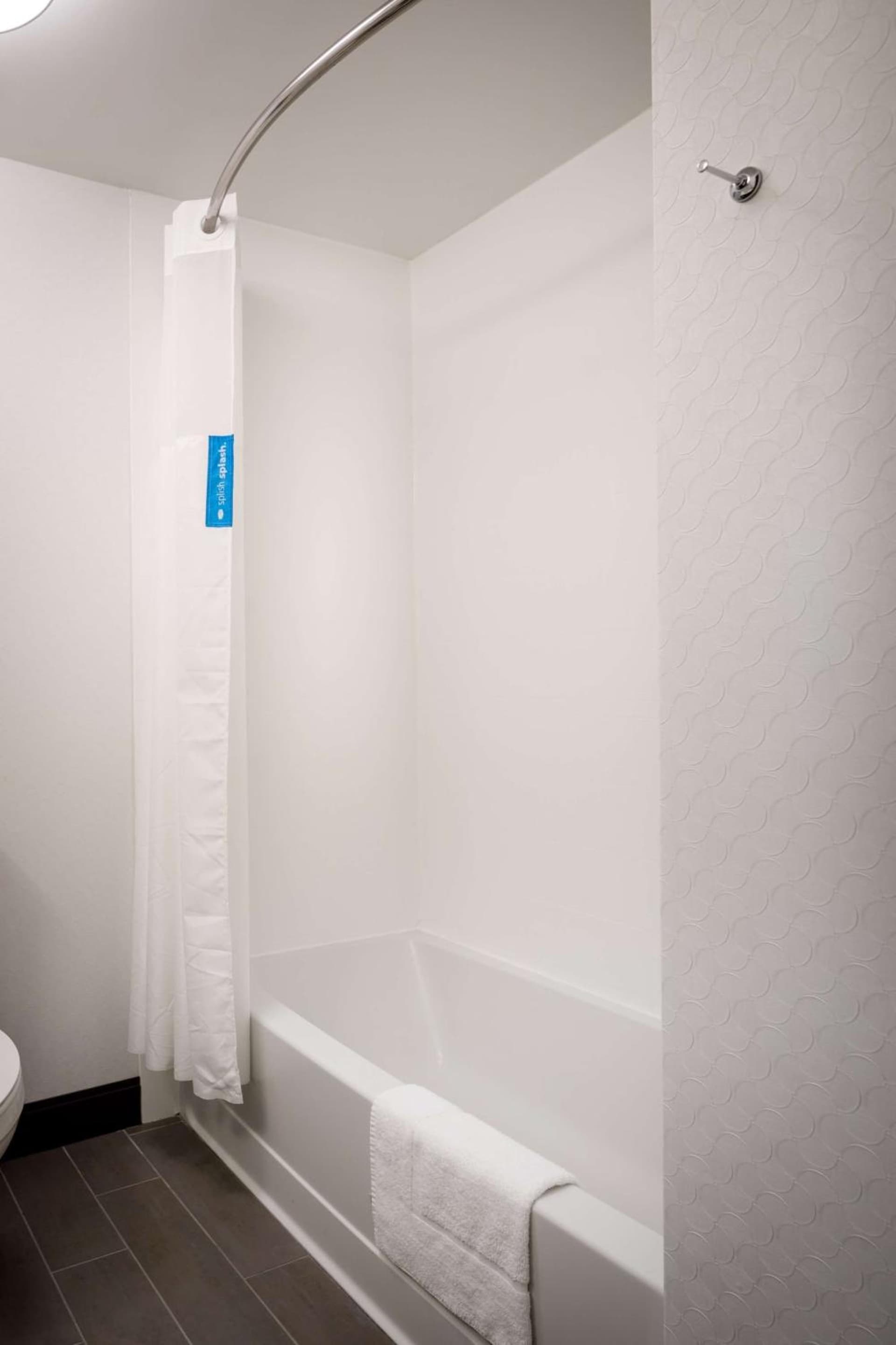 Hampton Inn By Hilton Paramus gallery photo in Paramus, NJ — image 21